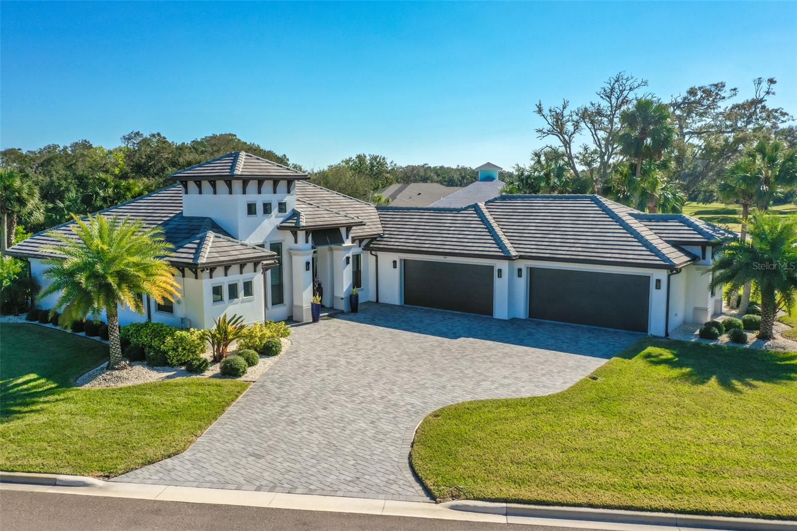 Listing photo id 1 for 100 Seaside Point