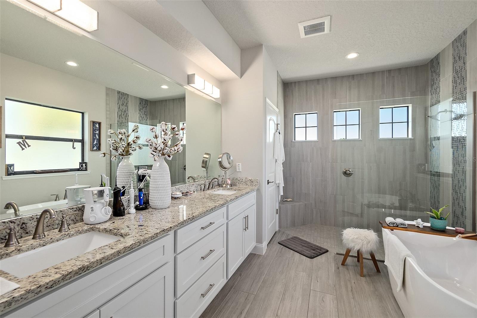 Listing photo id 74 for 100 Seaside Point