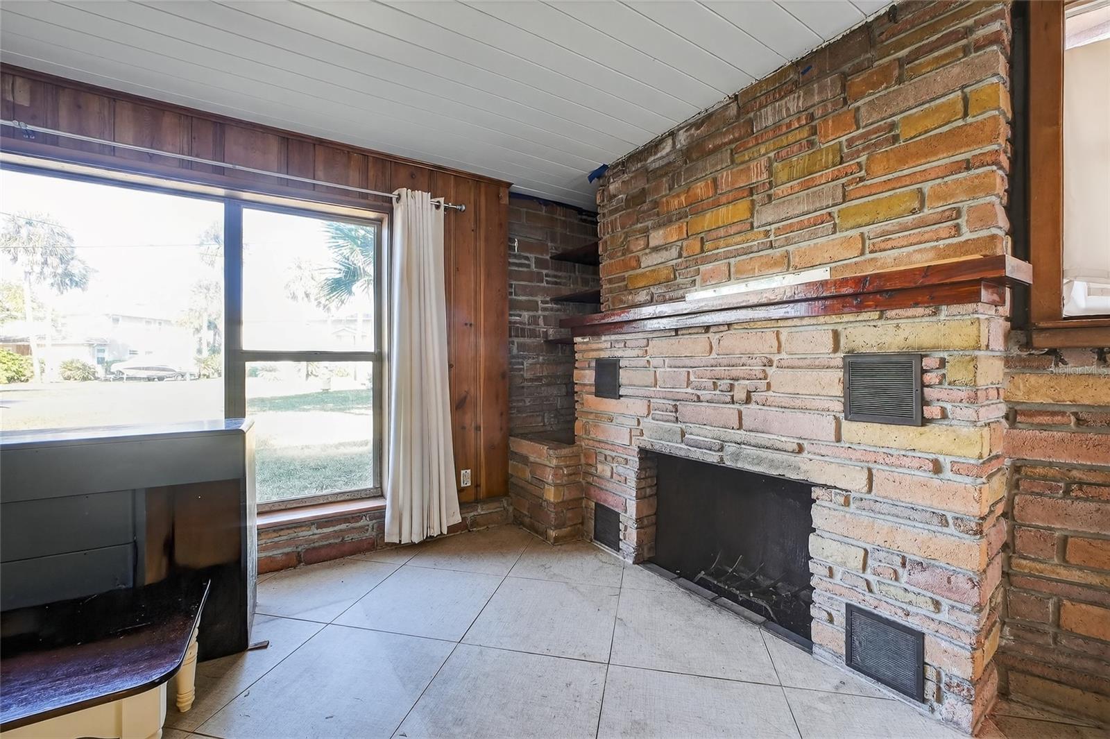 Image 24 of 64 For 1630 Riverside Drive