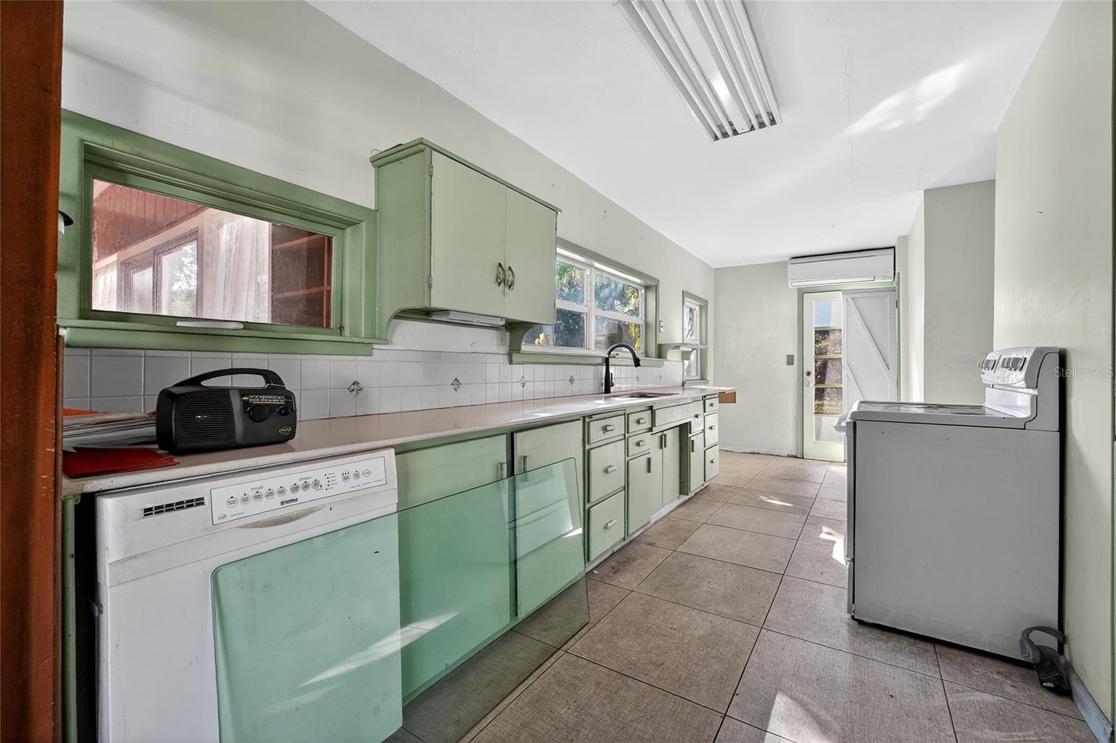 Image 29 of 64 For 1630 Riverside Drive