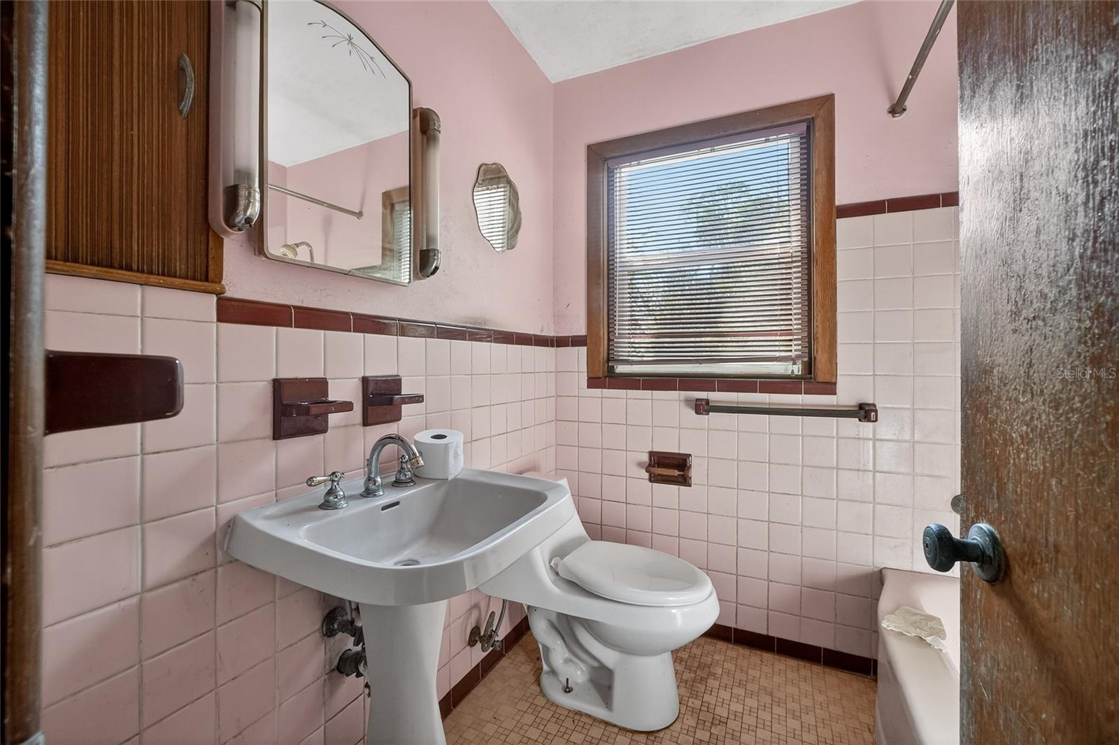 Image 35 of 64 For 1630 Riverside Drive