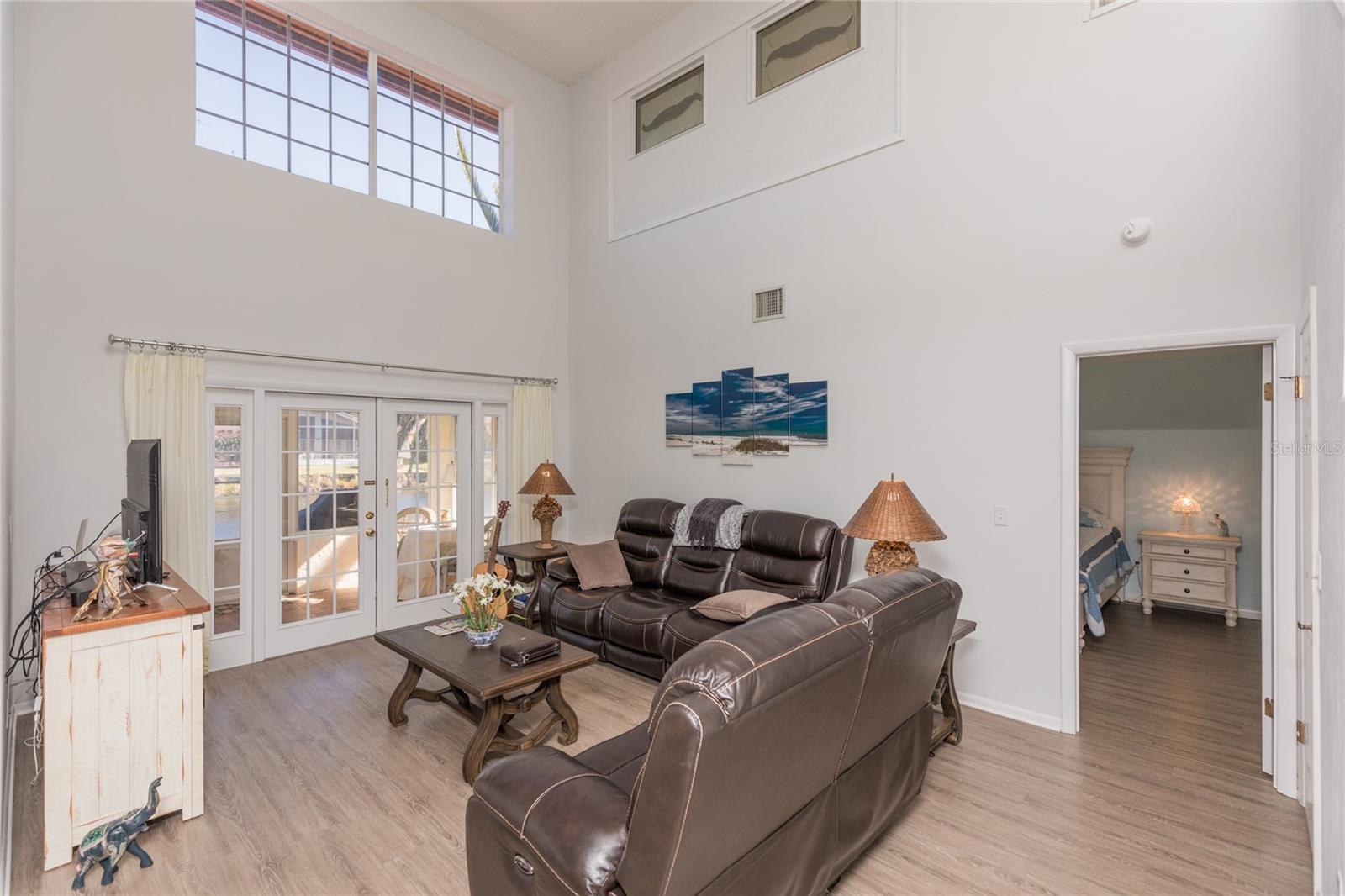 Image 22 of 87 For 40 San Carlos Drive