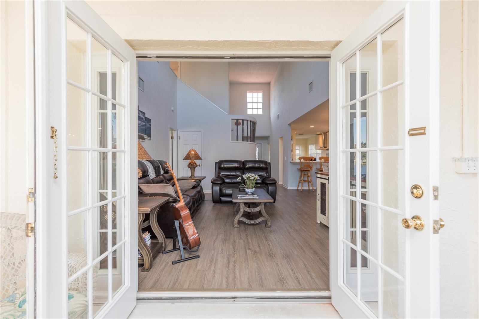 Image 27 of 87 For 40 San Carlos Drive