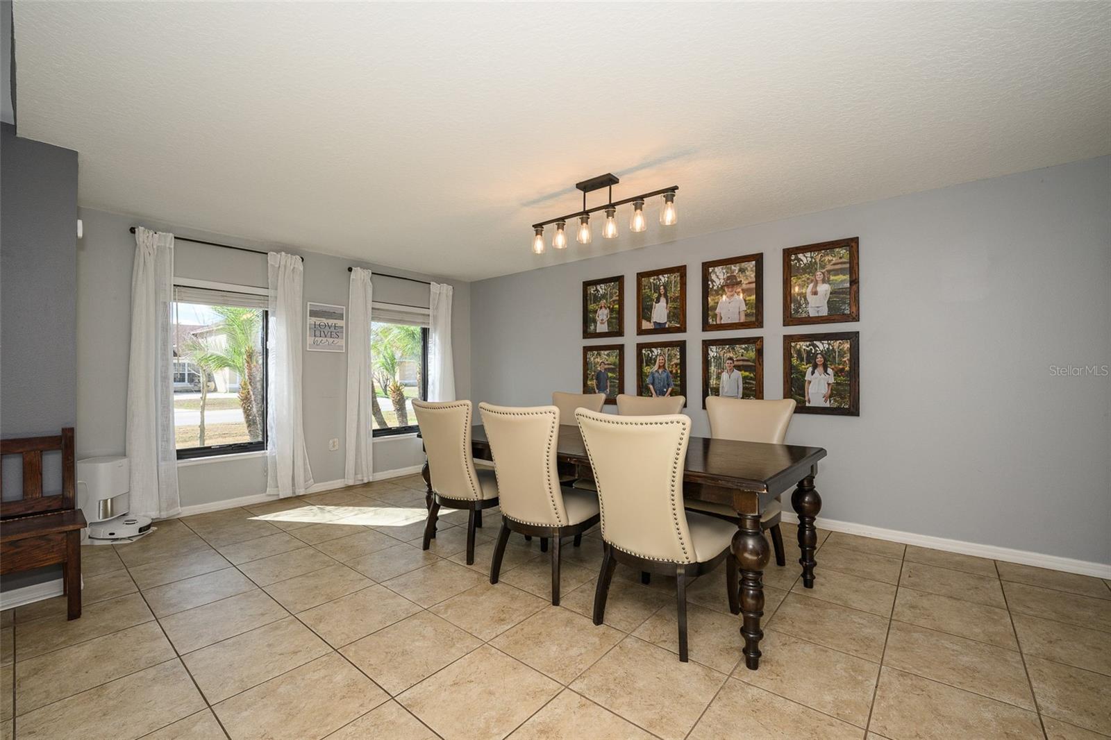 Image 10 of 74 For 220 Bird Of Paradise Drive