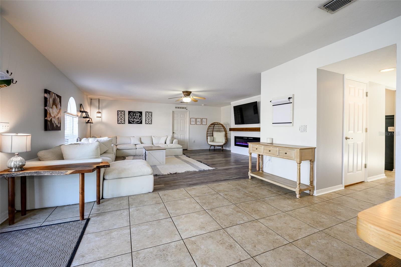 Image 21 of 74 For 220 Bird Of Paradise Drive