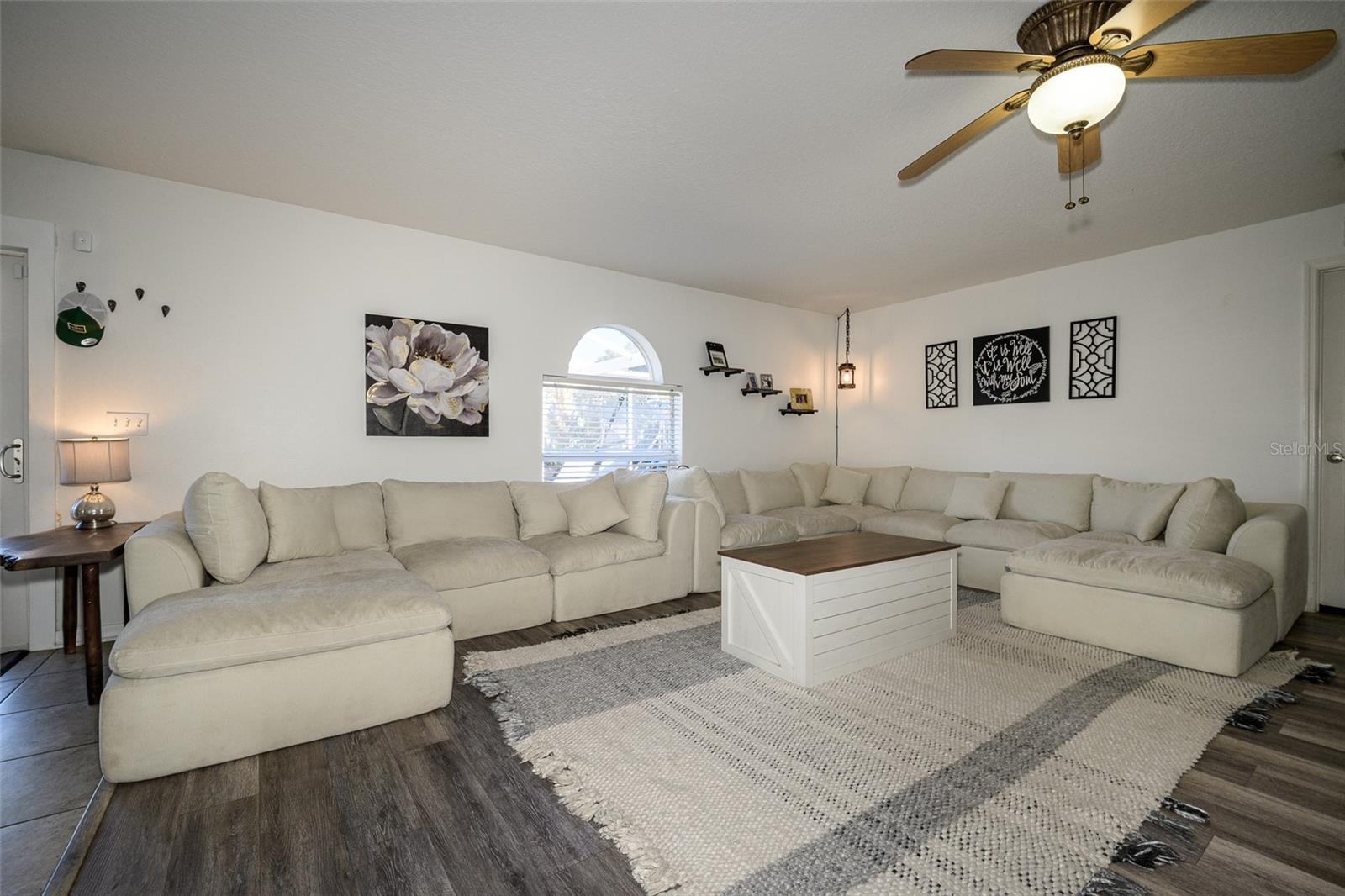 Image 24 of 74 For 220 Bird Of Paradise Drive