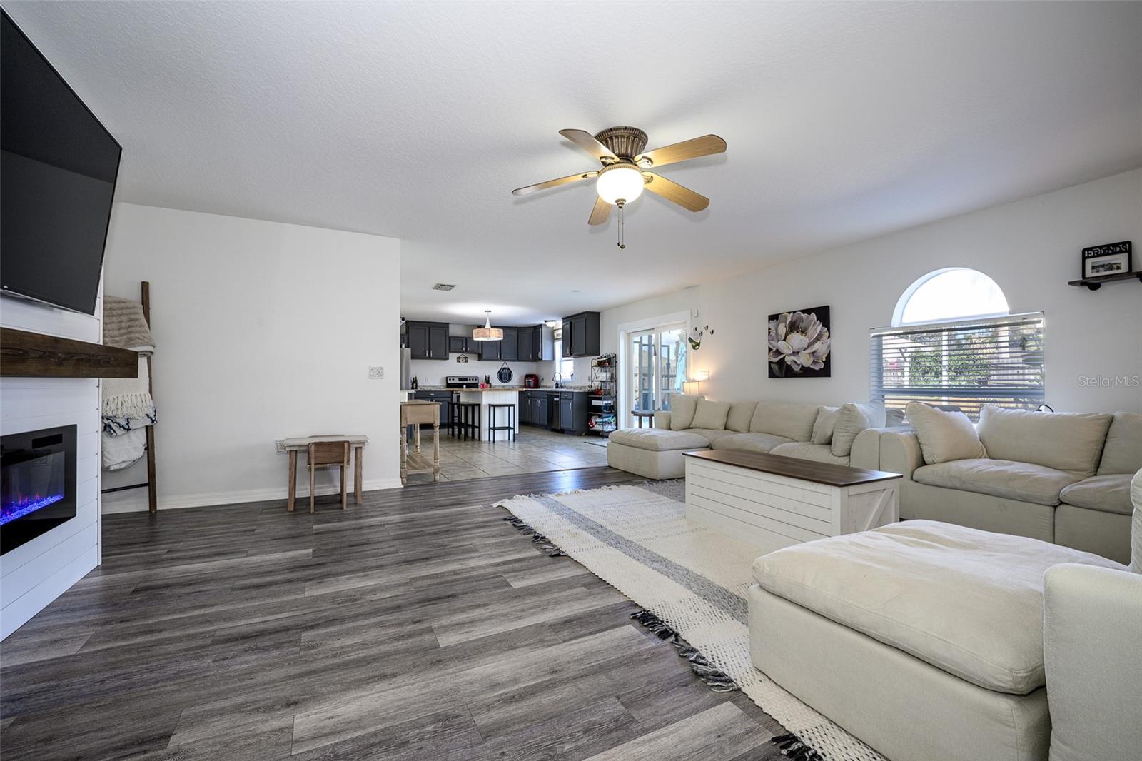 Image 26 of 74 For 220 Bird Of Paradise Drive