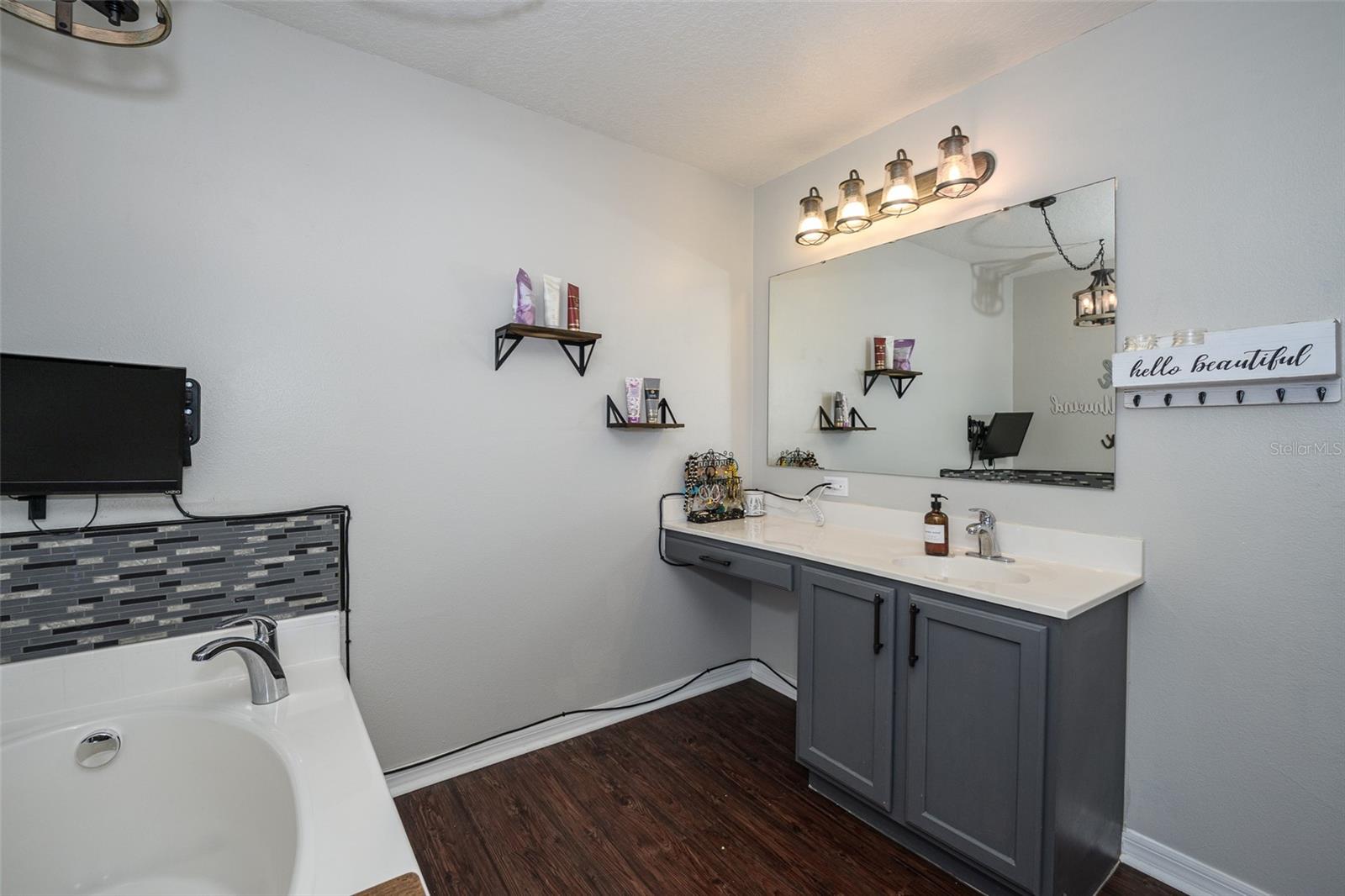 Image 45 of 74 For 220 Bird Of Paradise Drive