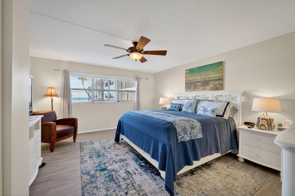 Image 16 of 33 For 2100 Ocean Shore Boulevard 2090