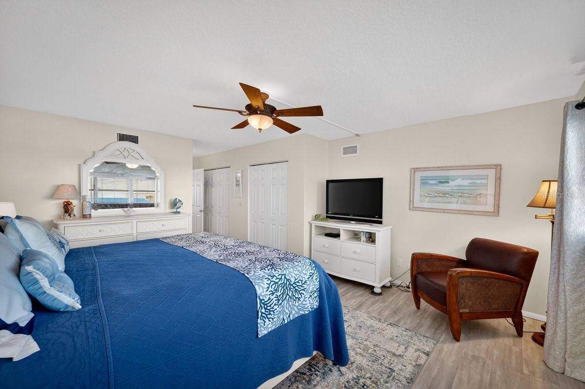 Image 17 of 33 For 2100 Ocean Shore Boulevard 2090