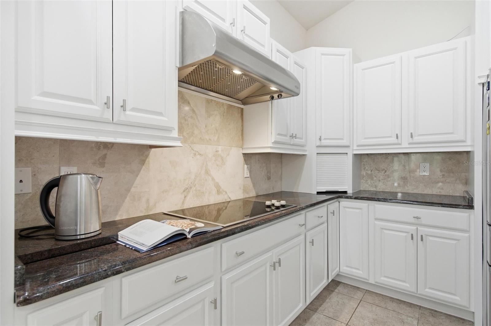 Listing photo id 10 for 33 Marshview Lane