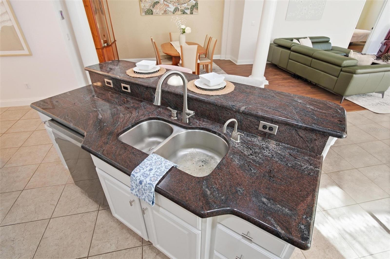 Listing photo id 14 for 33 Marshview Lane