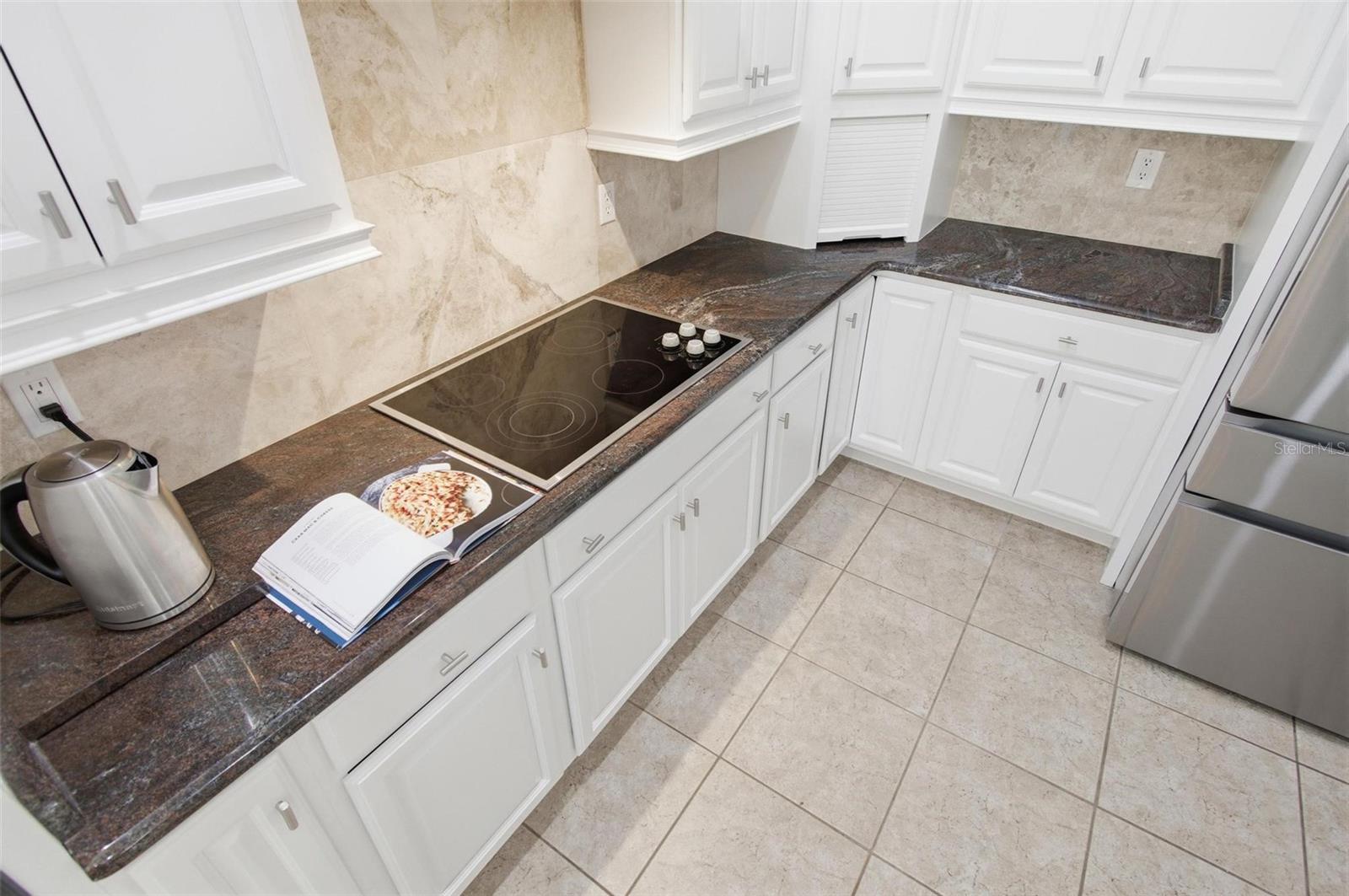 Listing photo id 15 for 33 Marshview Lane