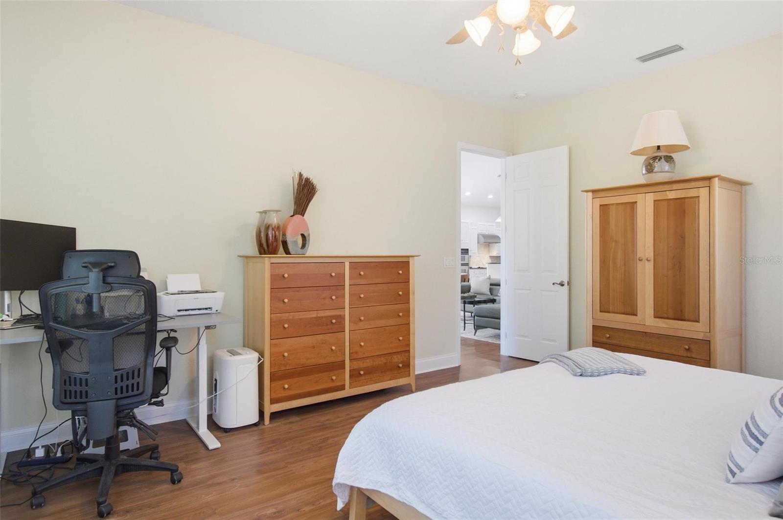 Listing photo id 29 for 33 Marshview Lane