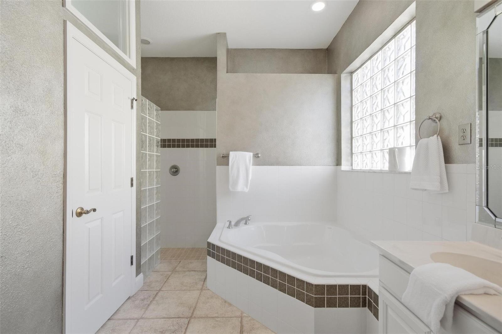 Listing photo id 35 for 33 Marshview Lane