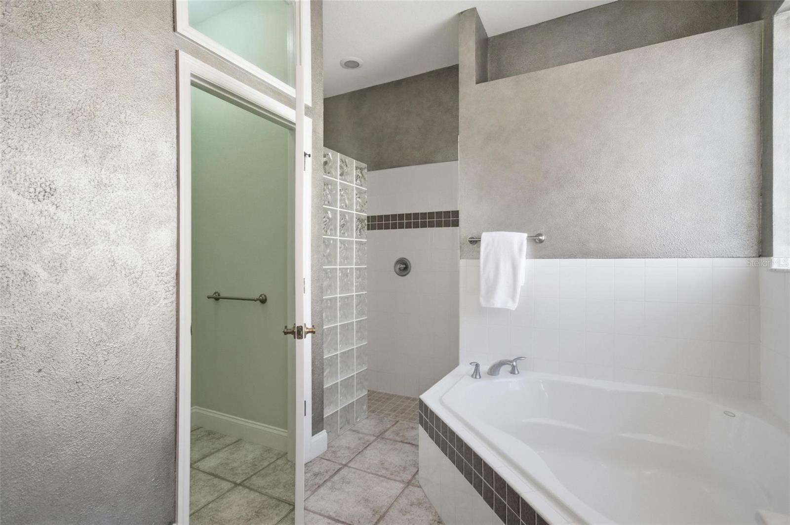 Listing photo id 38 for 33 Marshview Lane