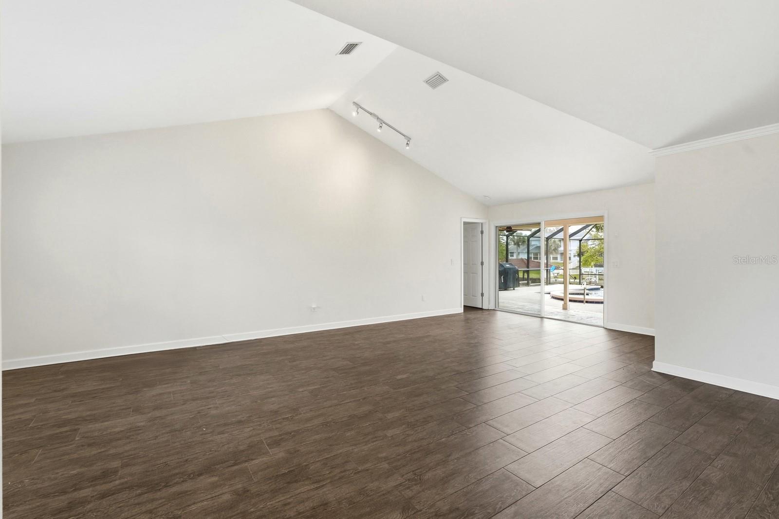 Image 10 of 51 For 31 Cherokee Court W