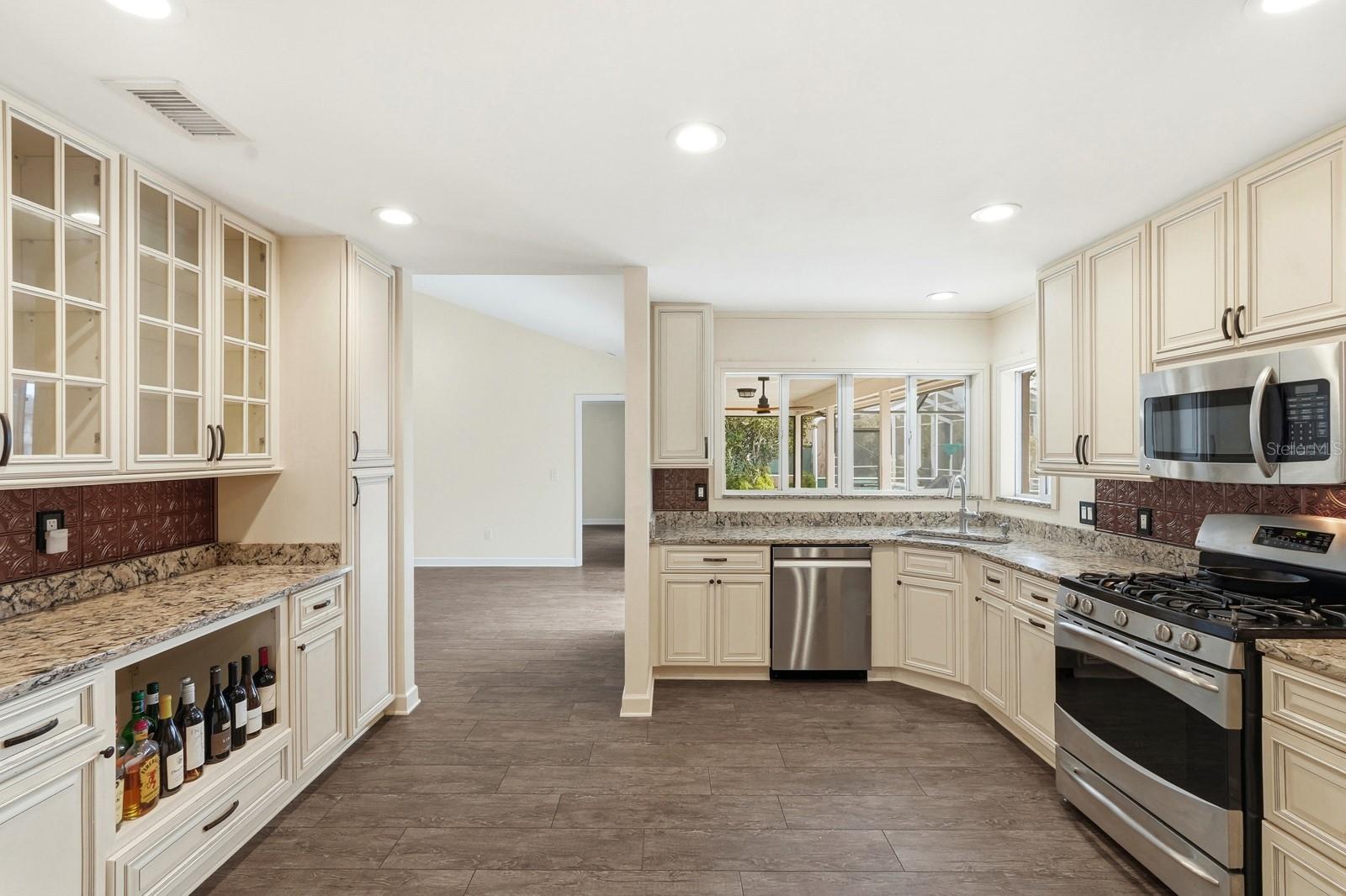 Image 17 of 51 For 31 Cherokee Court W