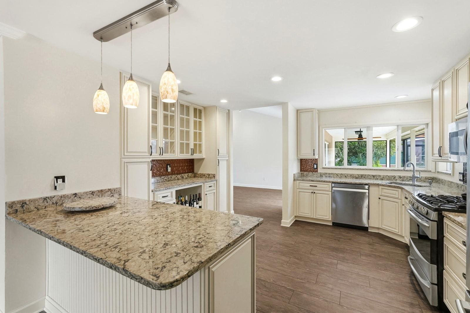 Image 18 of 51 For 31 Cherokee Court W