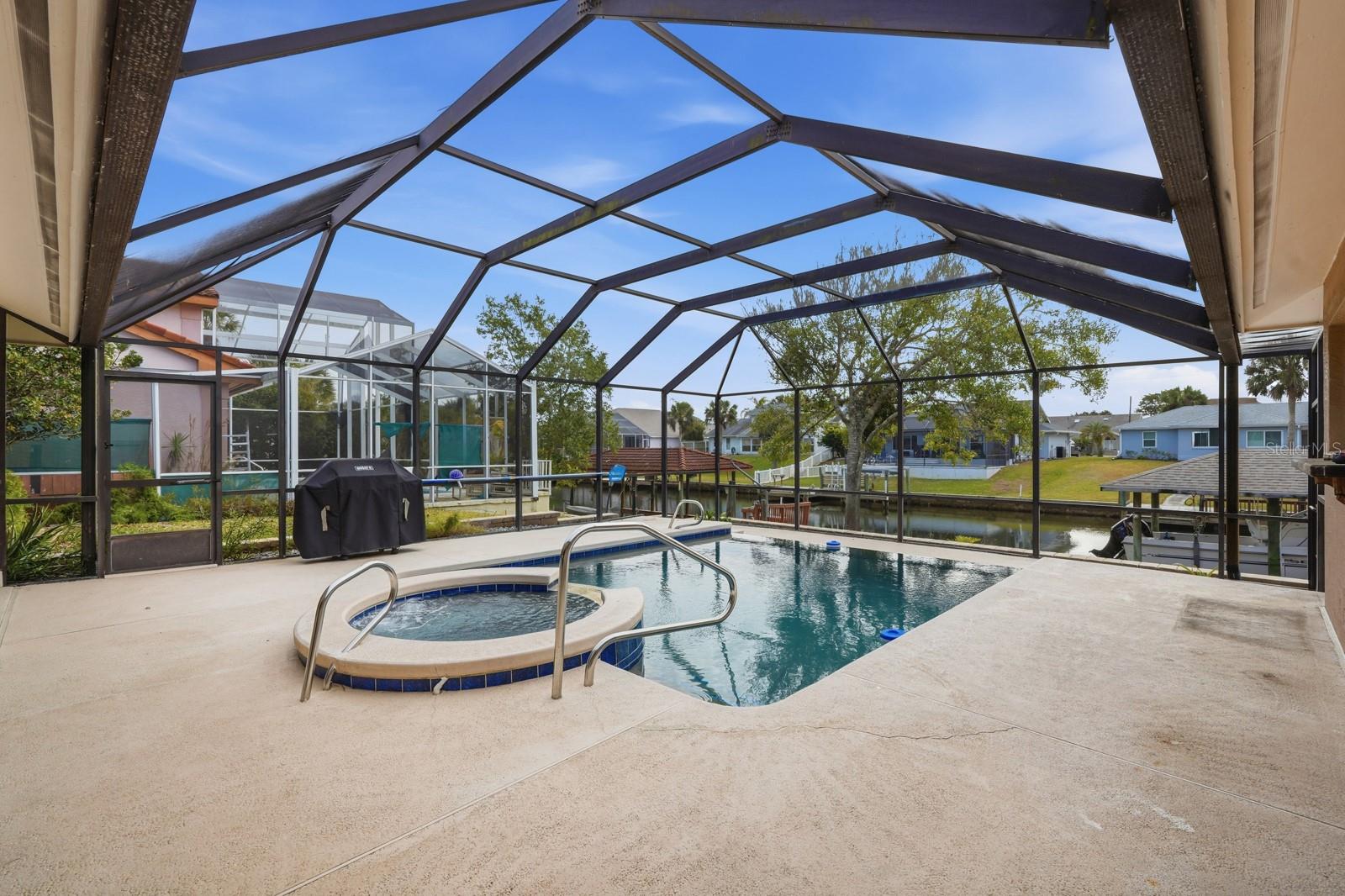 Image 35 of 51 For 31 Cherokee Court W