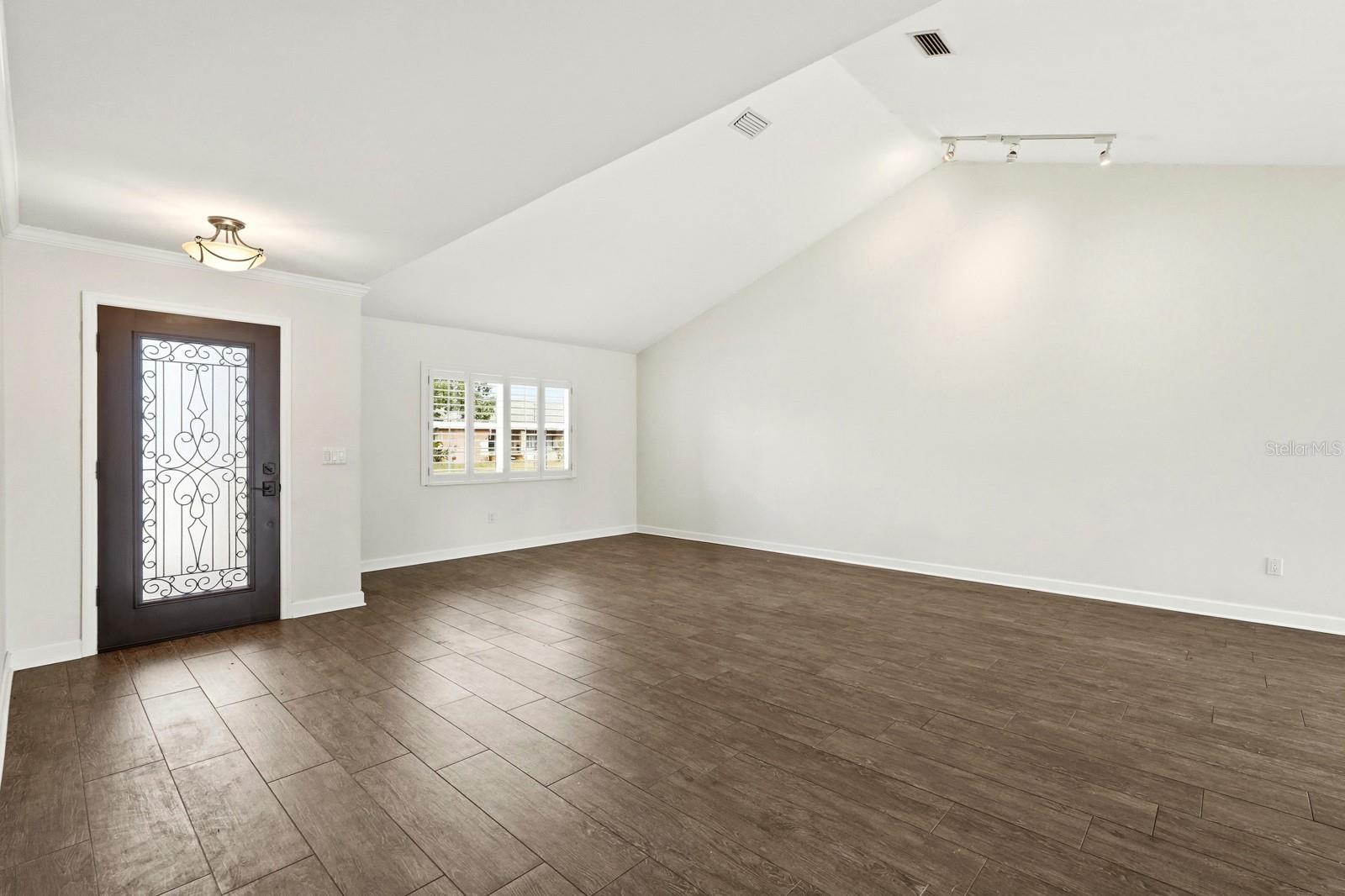 Image 8 of 51 For 31 Cherokee Court W