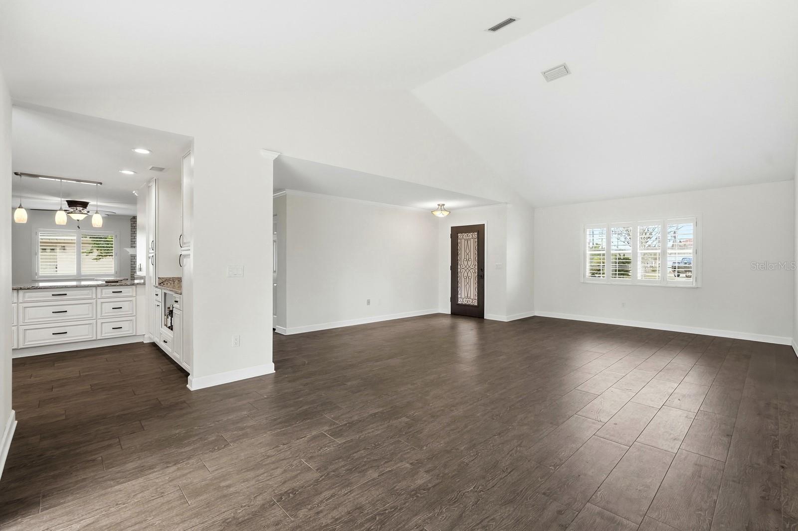 Image 9 of 51 For 31 Cherokee Court W