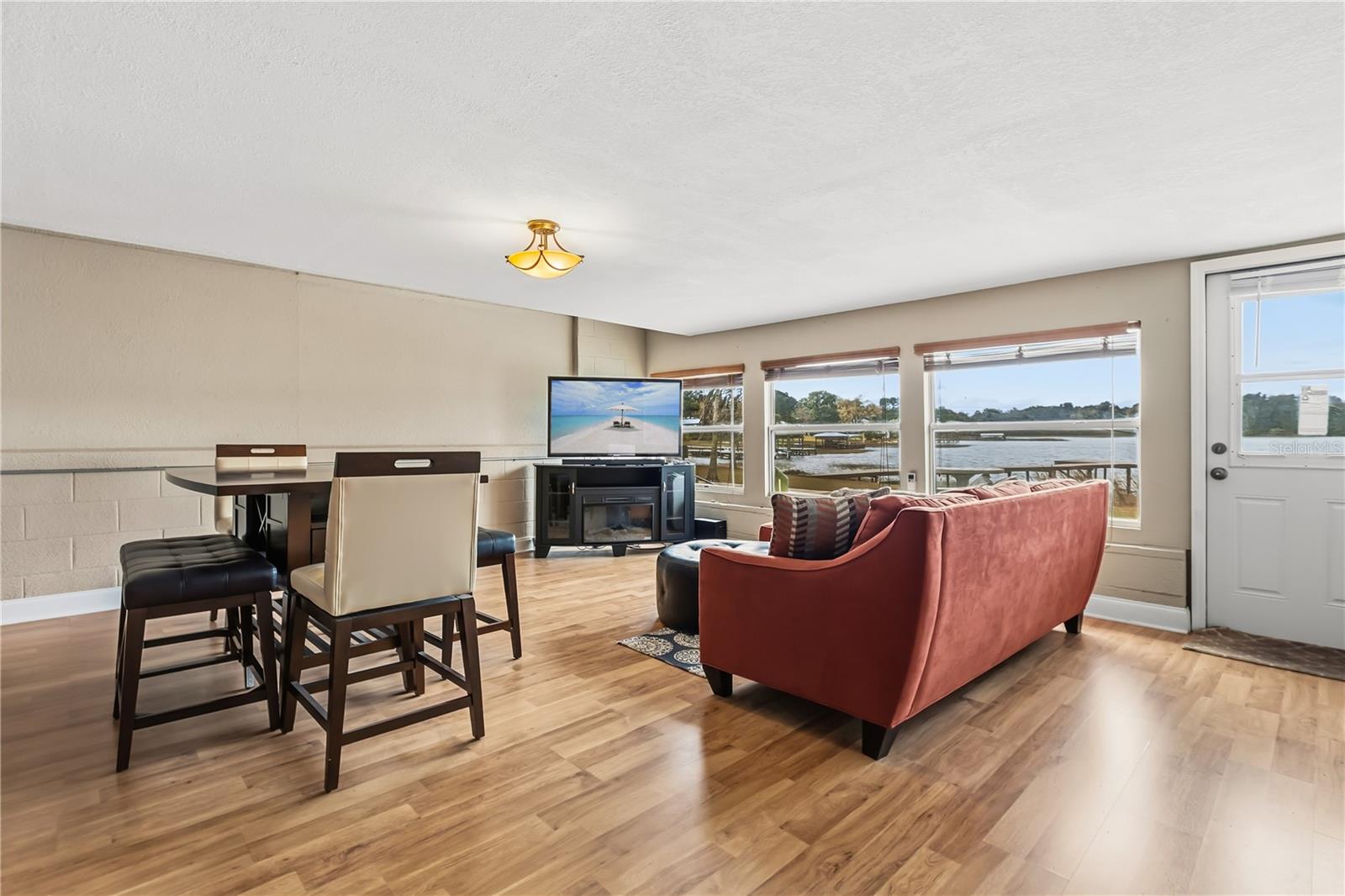 Image 17 of 48 For 9909 Jacaranda Avenue