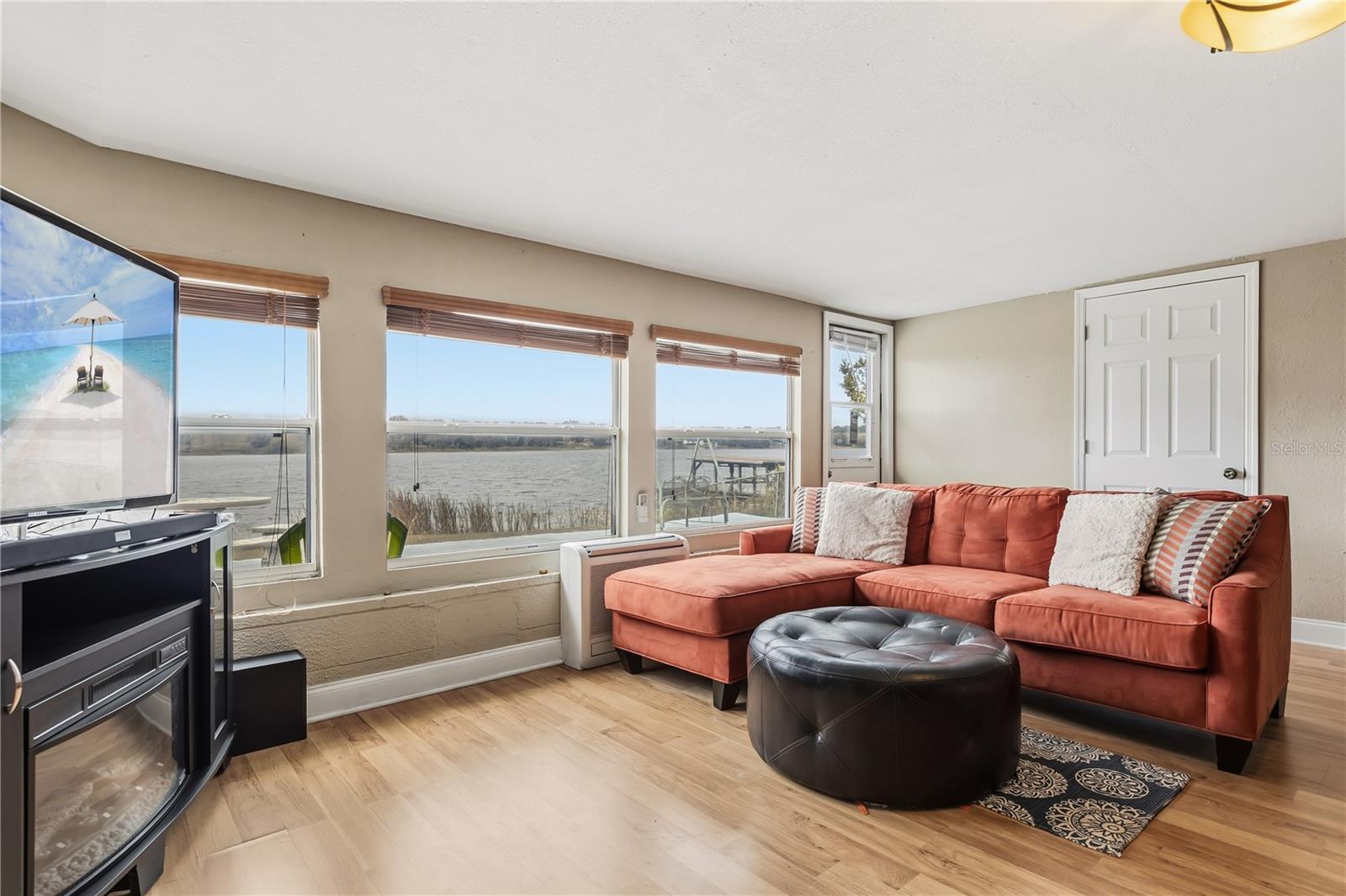 Image 19 of 48 For 9909 Jacaranda Avenue