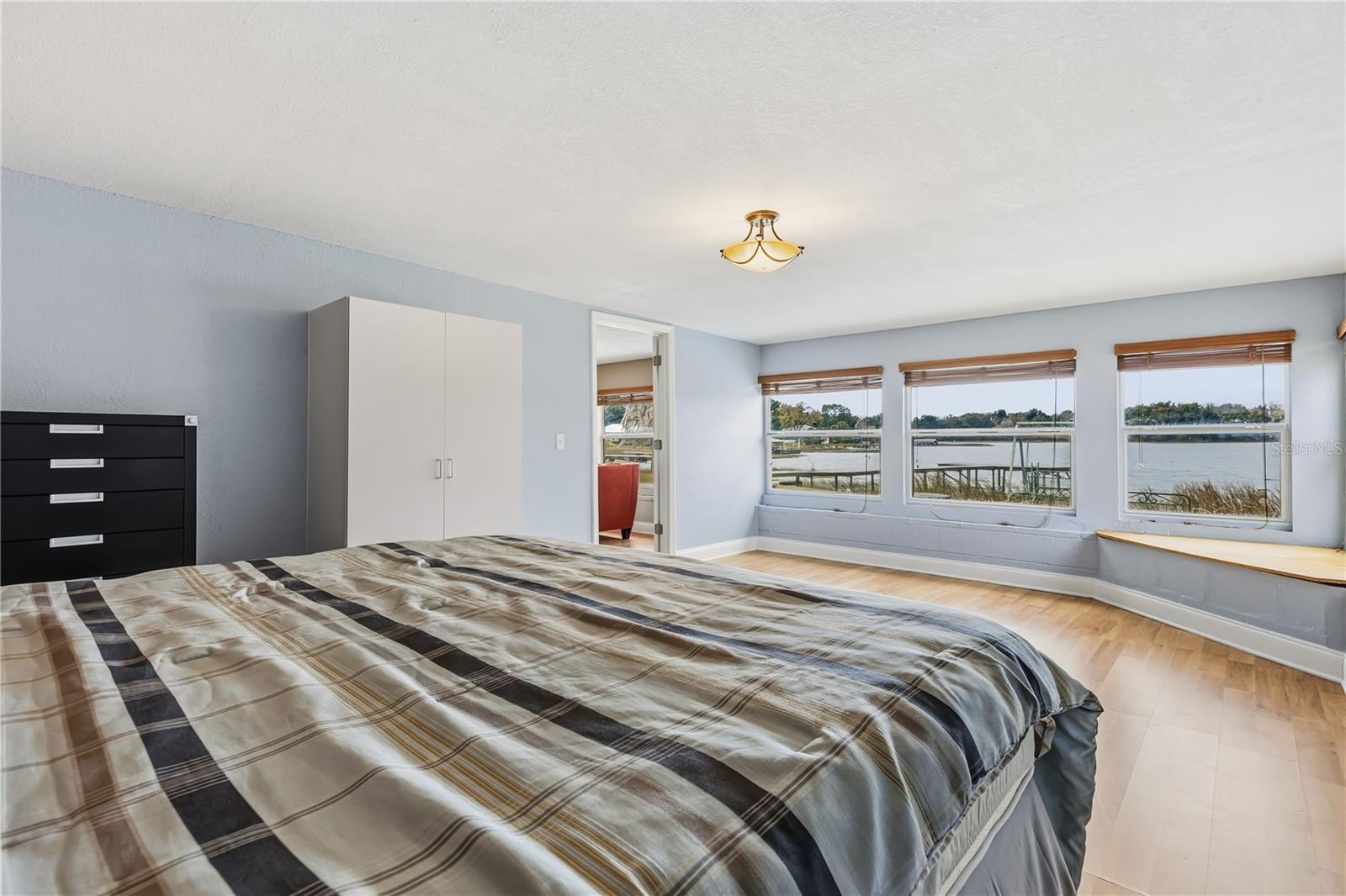 Image 21 of 48 For 9909 Jacaranda Avenue