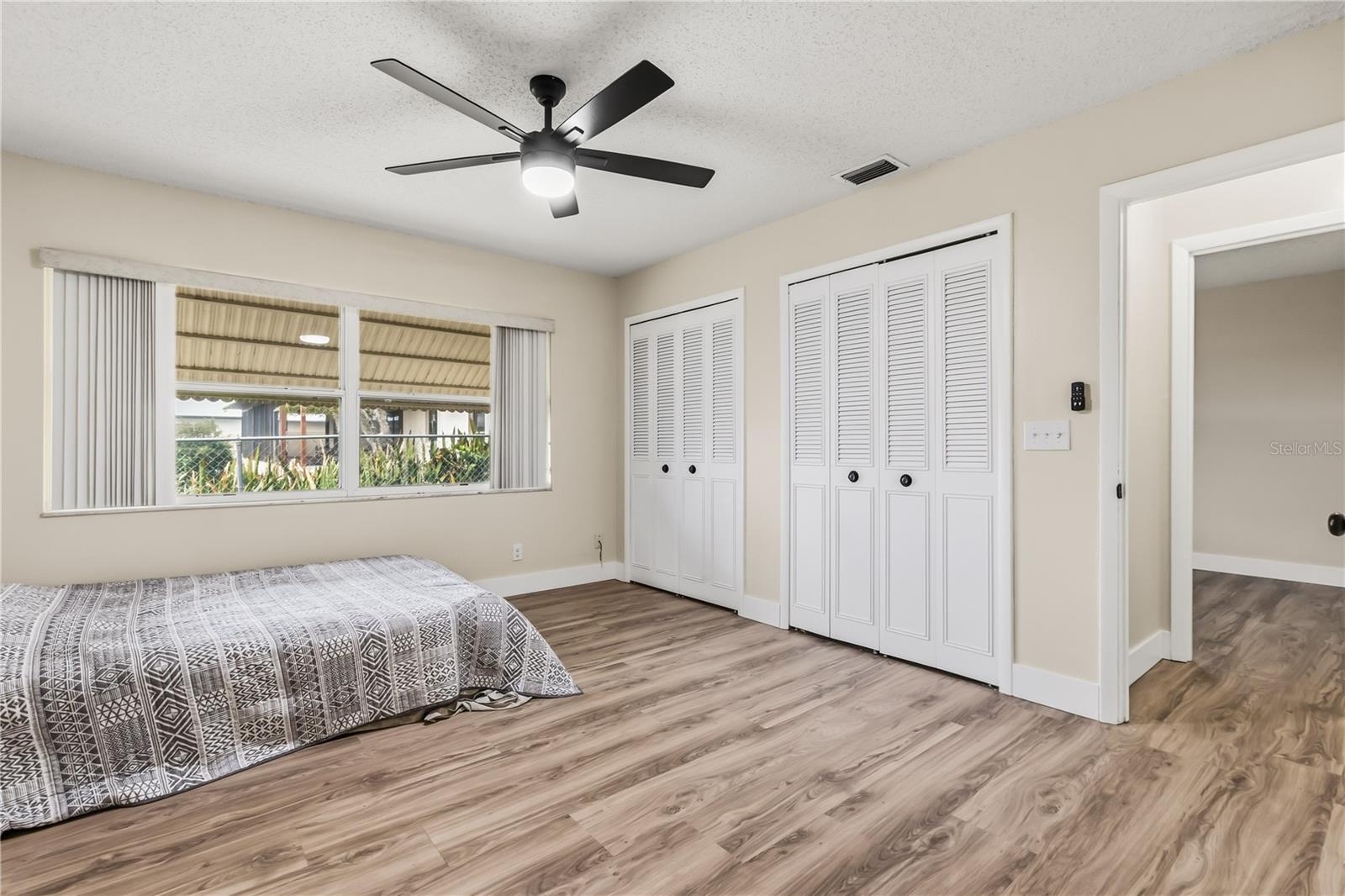 Image 23 of 48 For 9909 Jacaranda Avenue