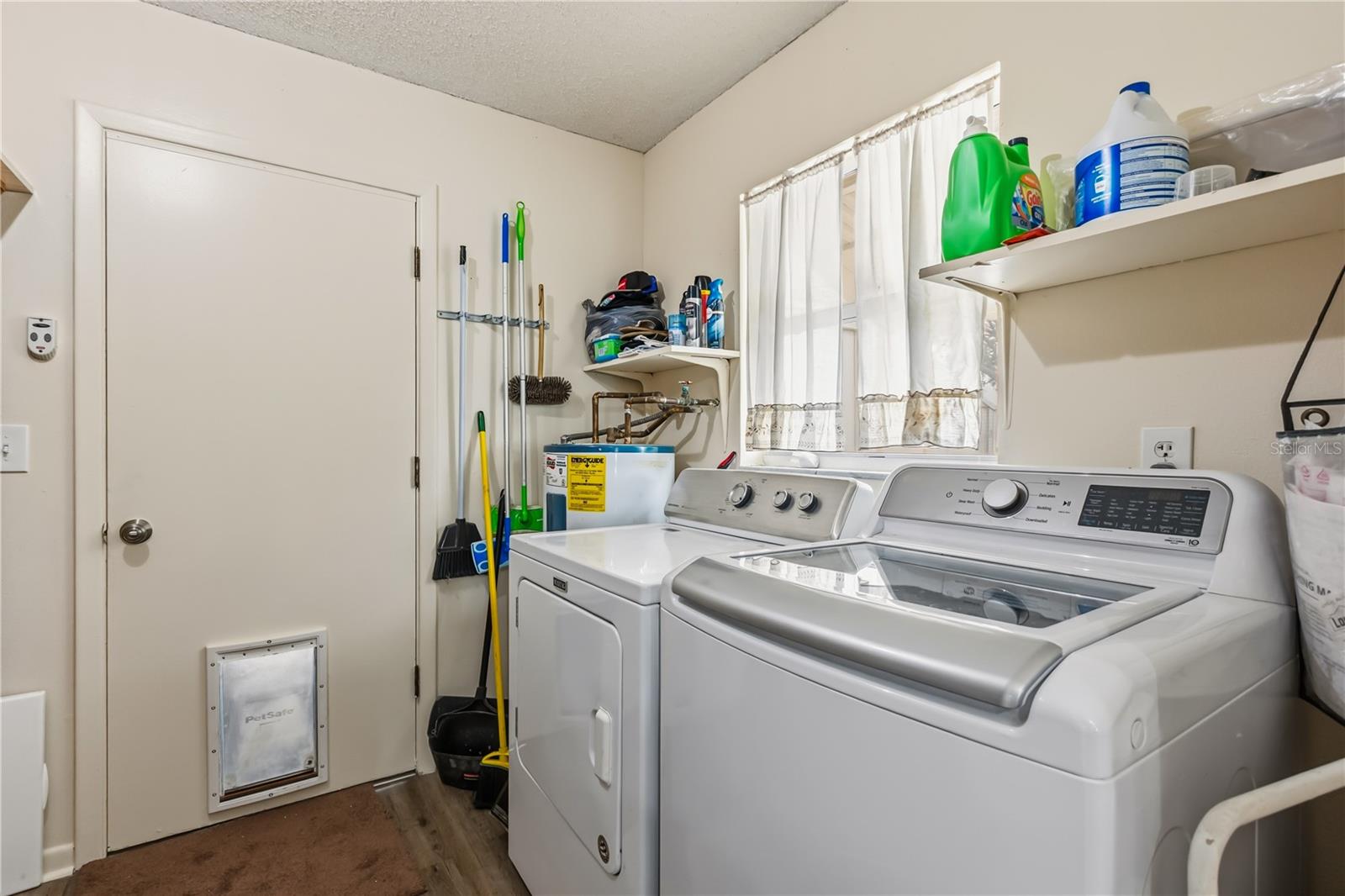 Image 33 of 48 For 9909 Jacaranda Avenue