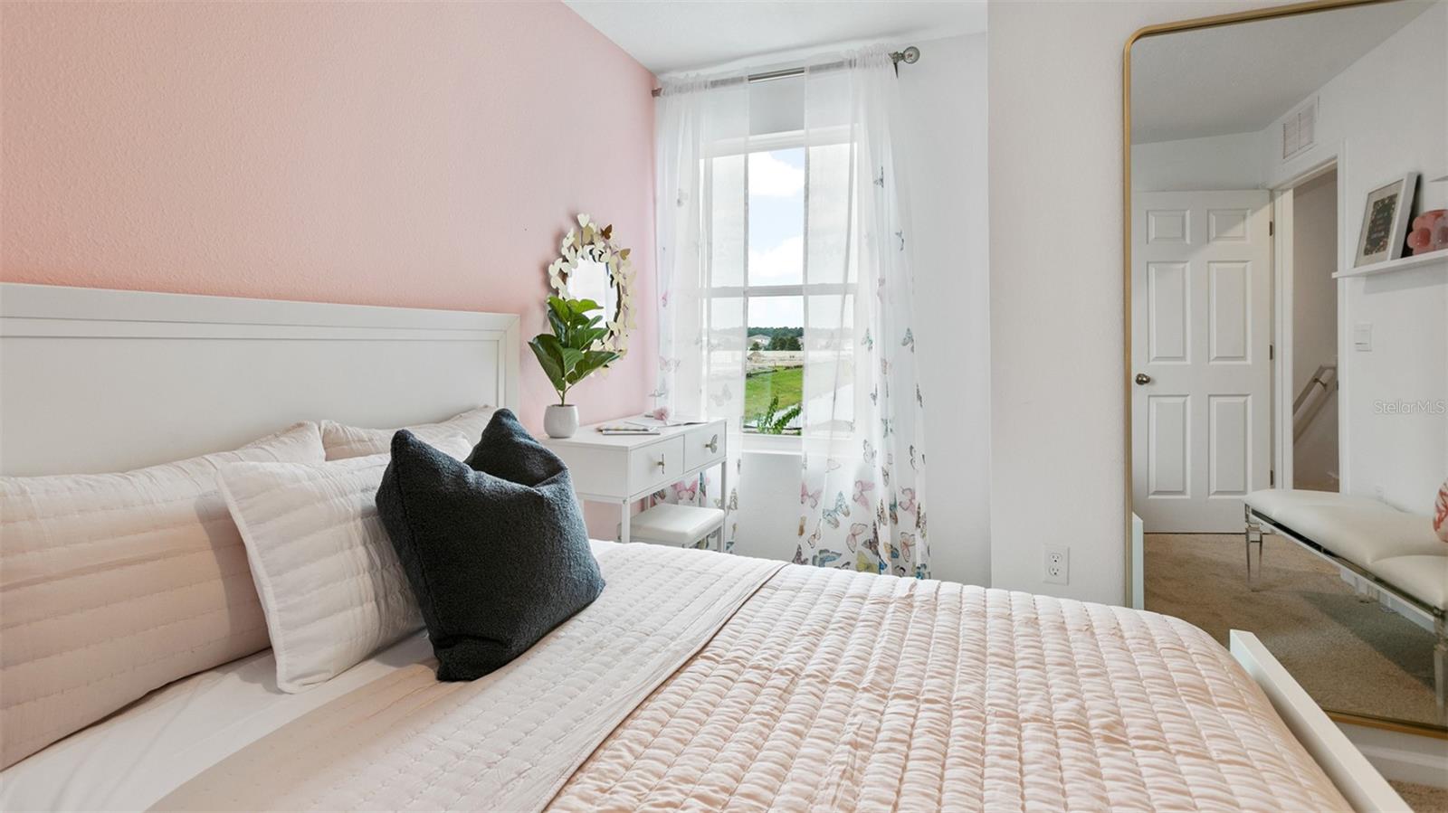 Image 27 of 48 For 75 Montellano Road