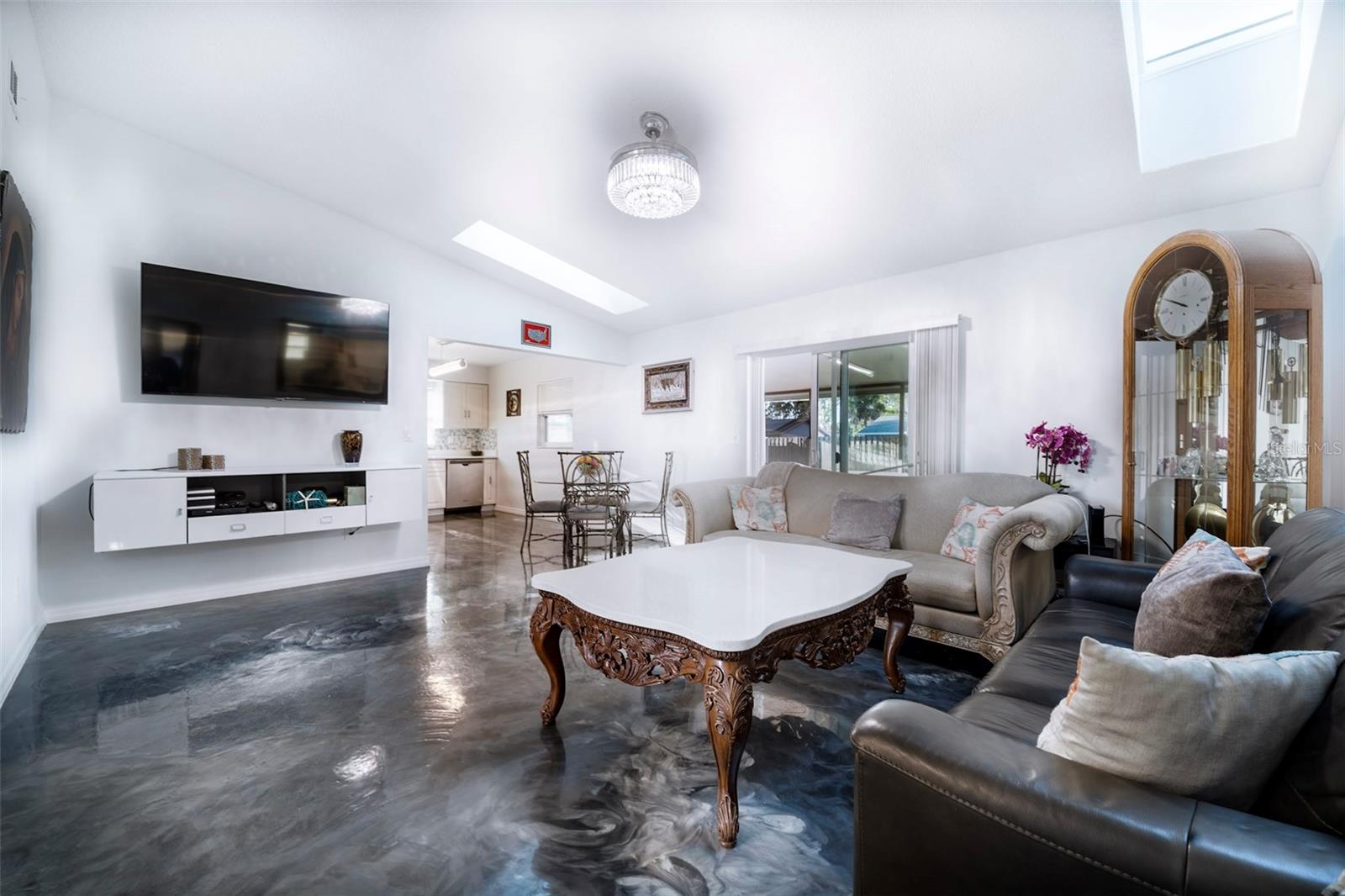 Image 4 of 19 For 13 Belleaire Drive