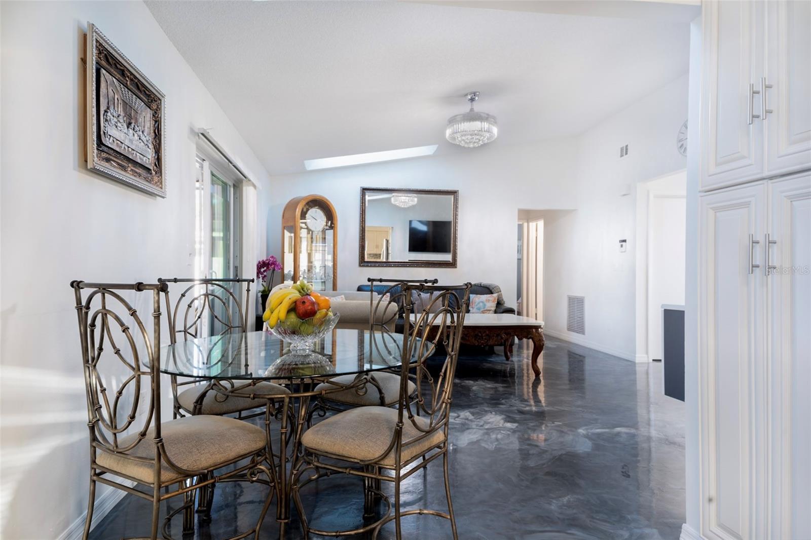 Image 6 of 19 For 13 Belleaire Drive