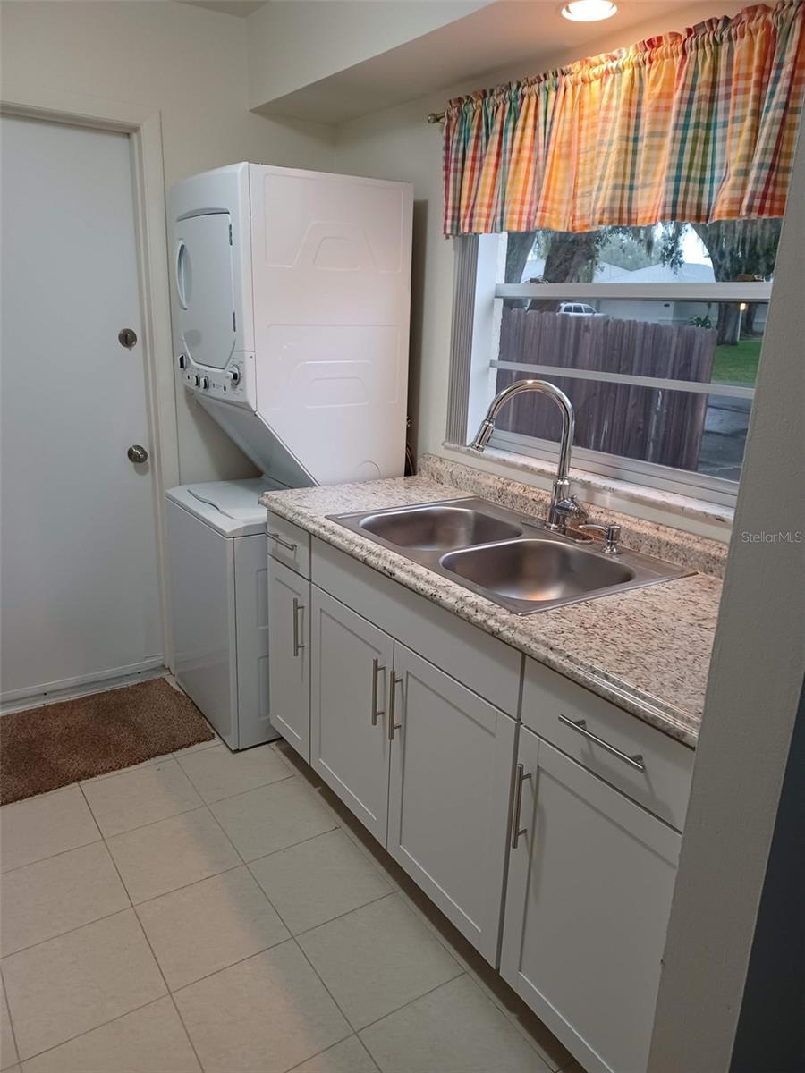 Image 8 of 34 For 2 Fawn Lane 