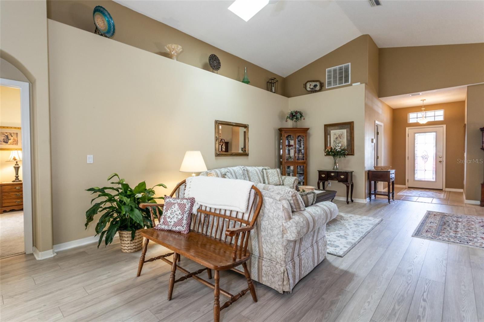 Image 5 of 32 For 148 Raintree Circle