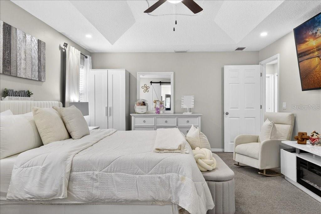 Image 22 of 44 For 46 Whippoorwill Drive