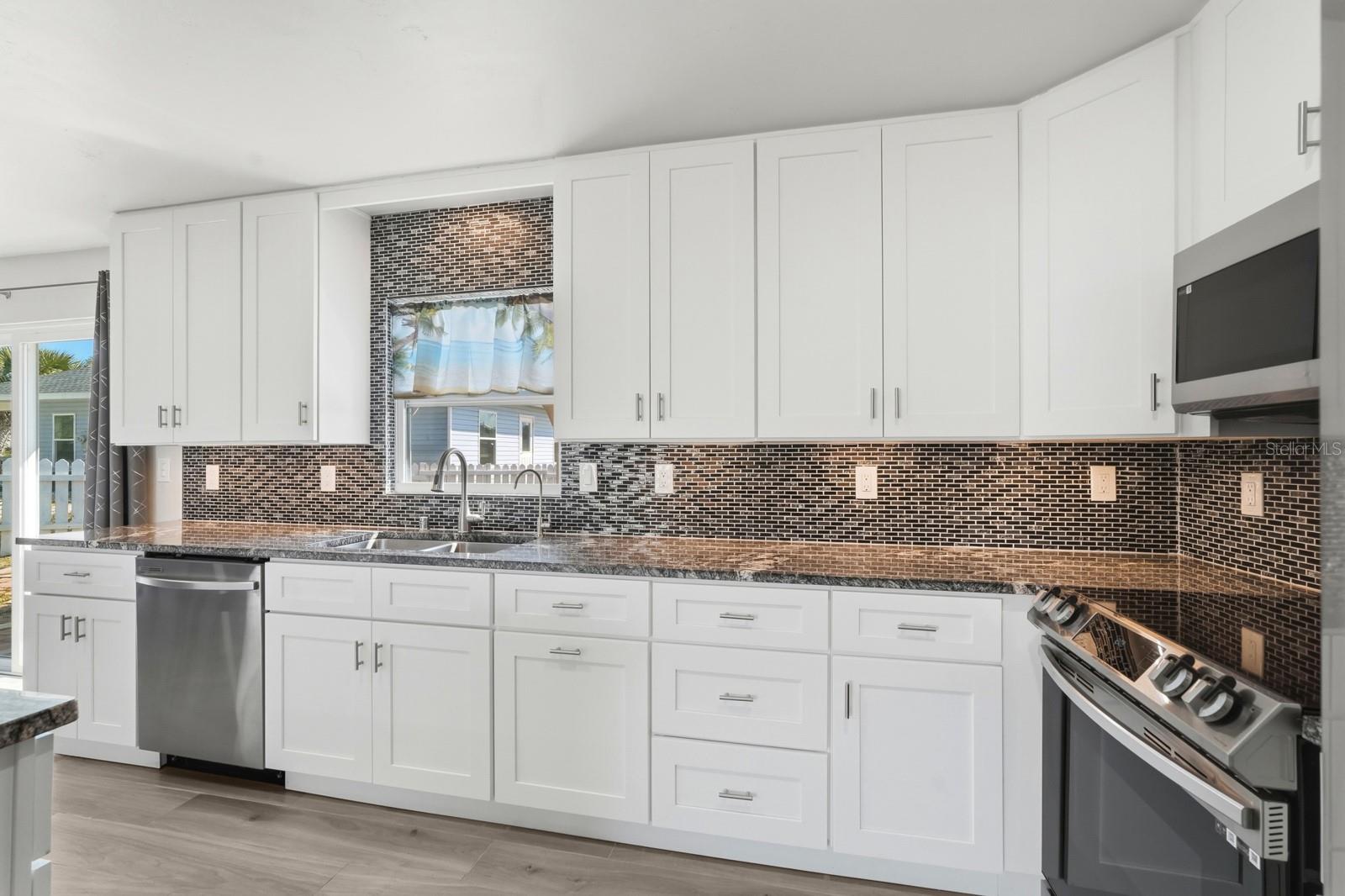 Image 11 of 36 For 364 Palm Circle