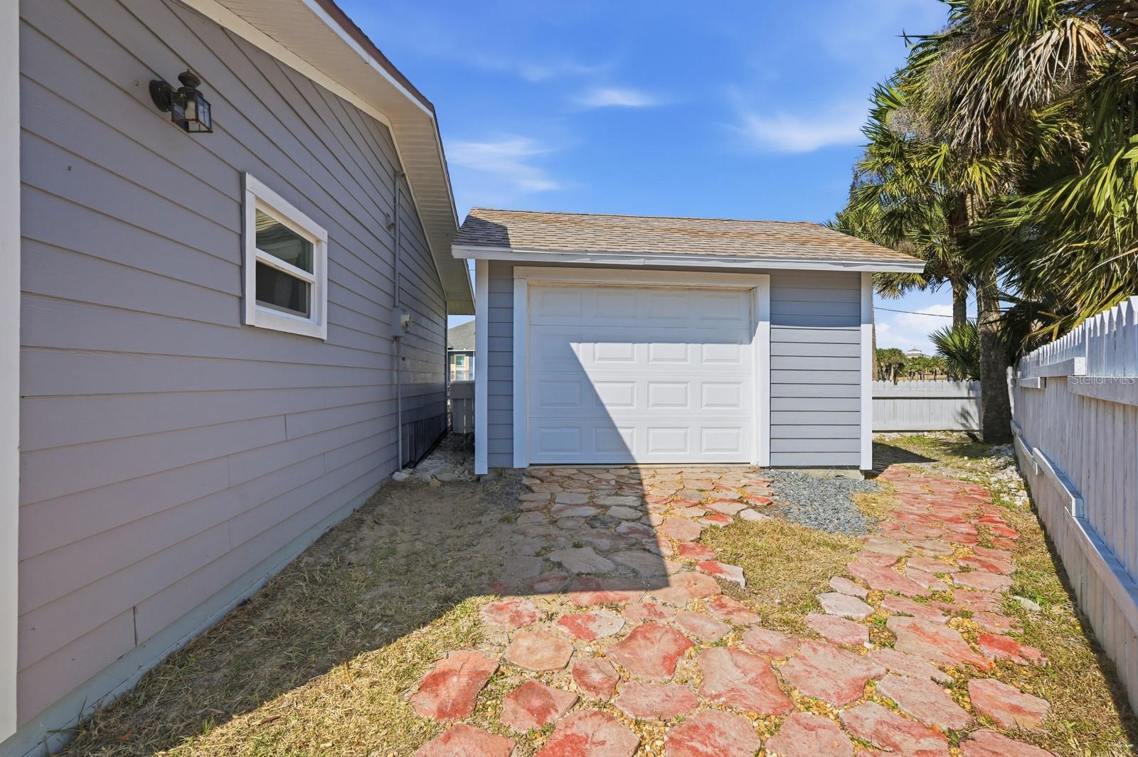 Image 26 of 36 For 364 Palm Circle