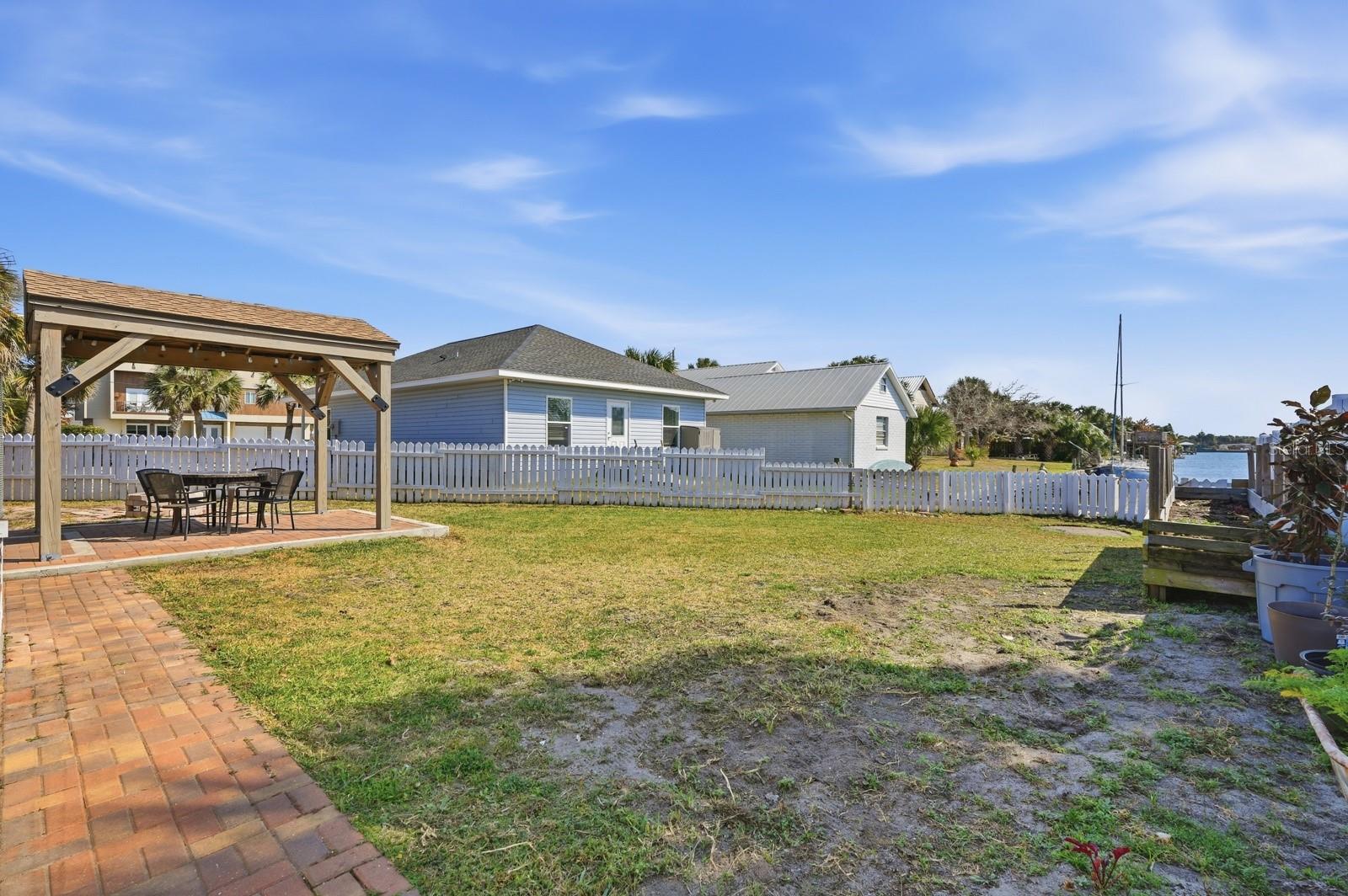 Image 27 of 36 For 364 Palm Circle