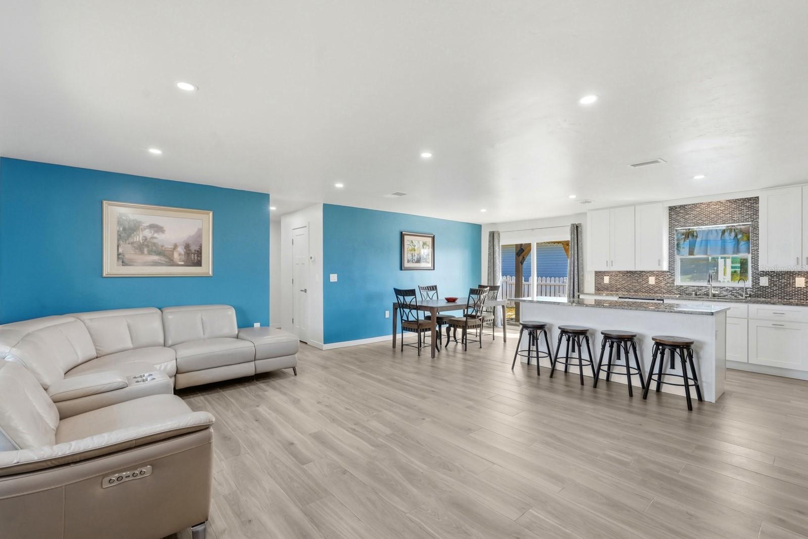 Image 5 of 36 For 364 Palm Circle