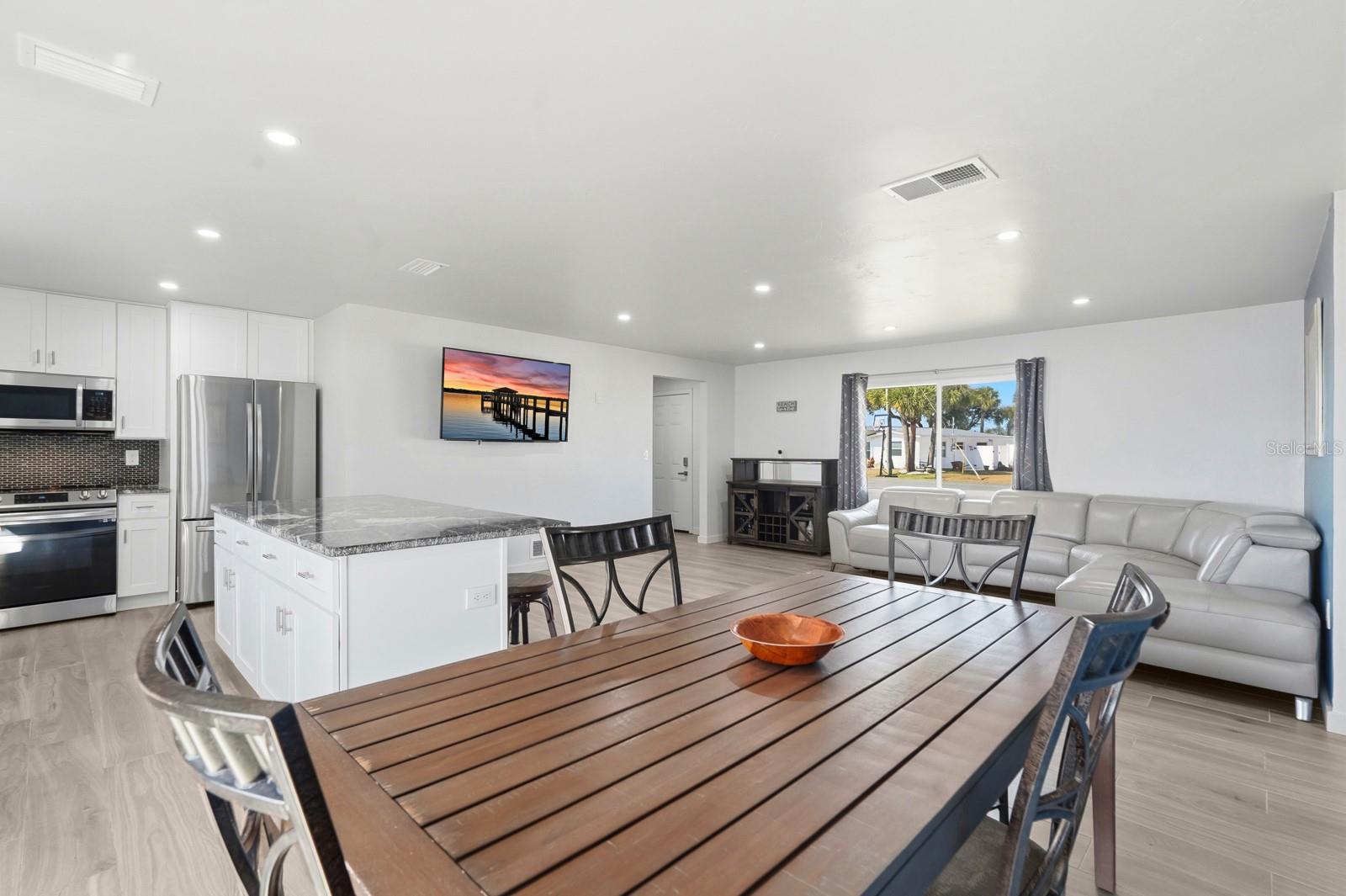 Image 8 of 36 For 364 Palm Circle