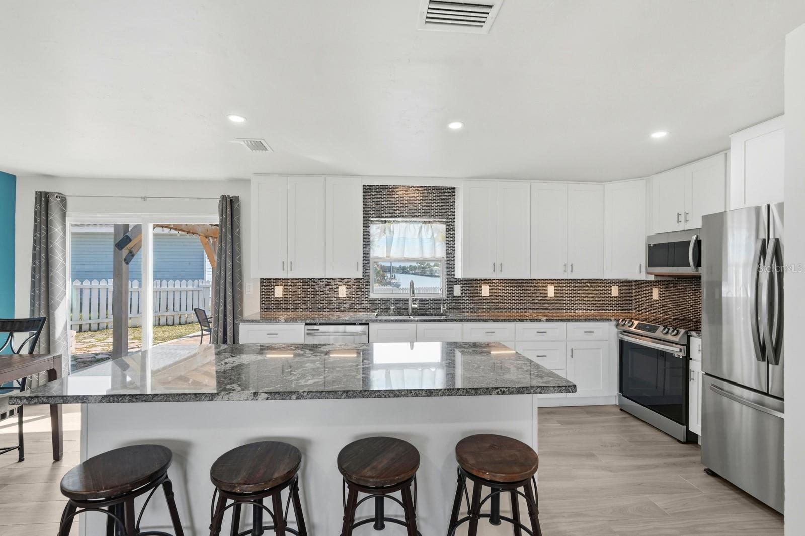 Image 9 of 36 For 364 Palm Circle