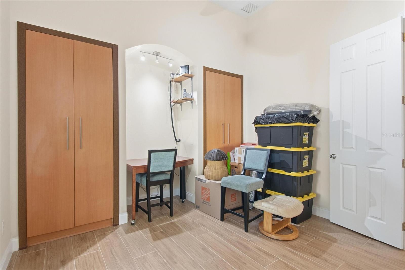 Image 31 of 42 For 5 River Oaks Way