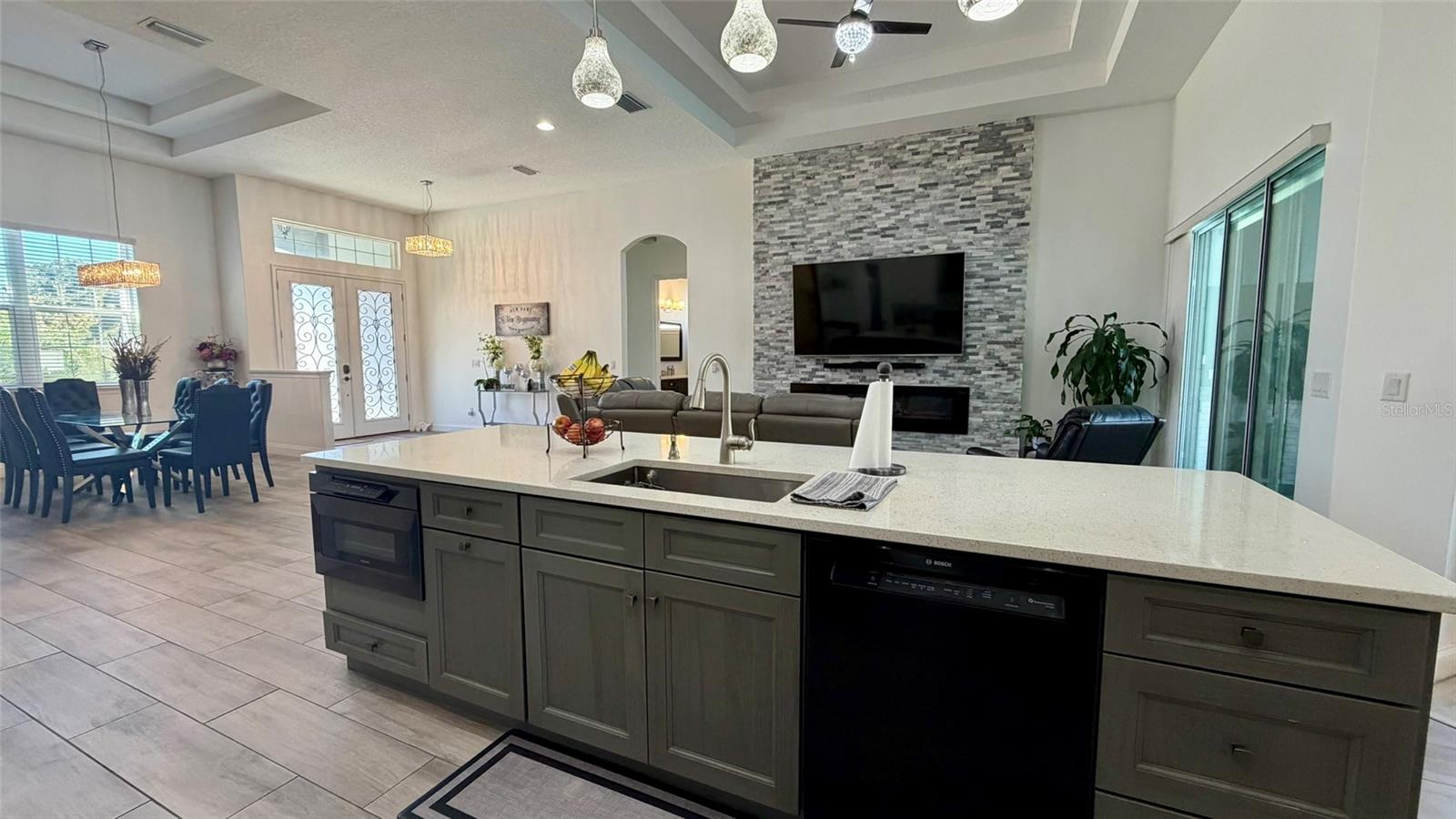 Image 12 of 47 For 20 Lake Success Drive