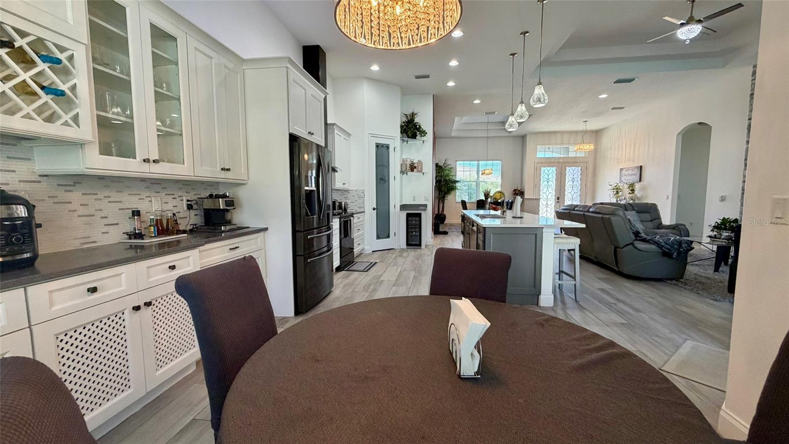 Image 14 of 47 For 20 Lake Success Drive