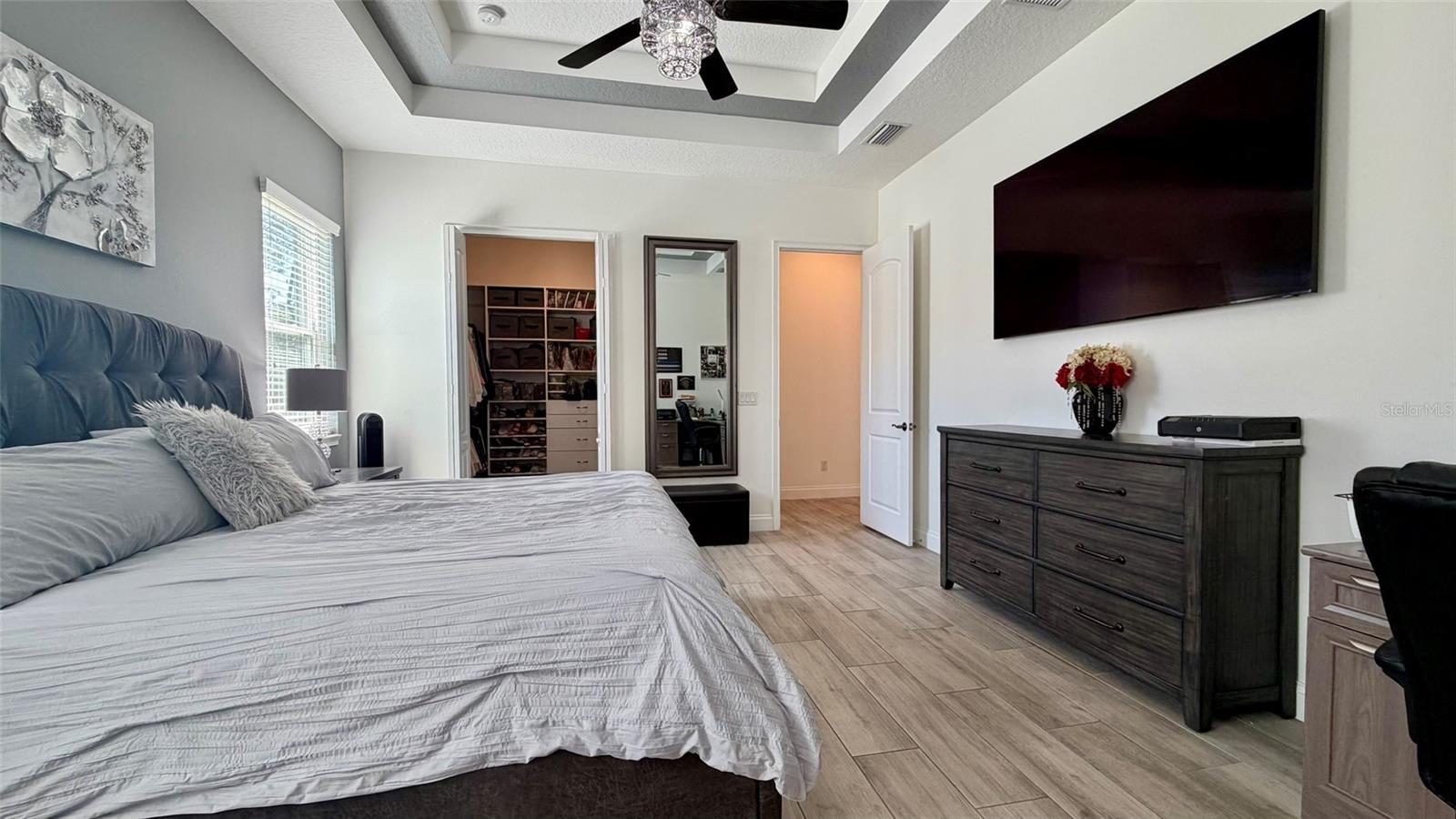 Image 16 of 47 For 20 Lake Success Drive