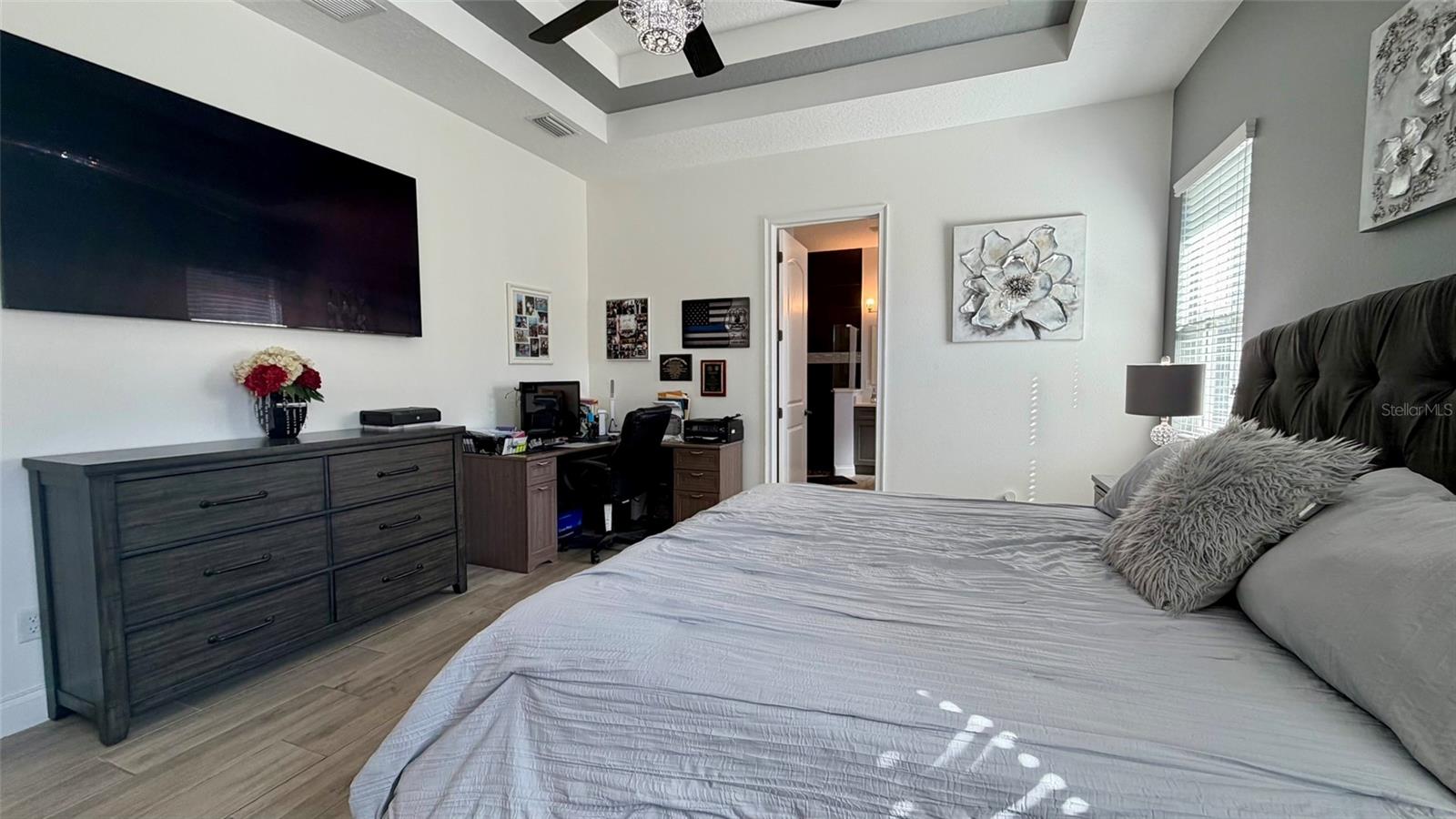 Image 18 of 47 For 20 Lake Success Drive