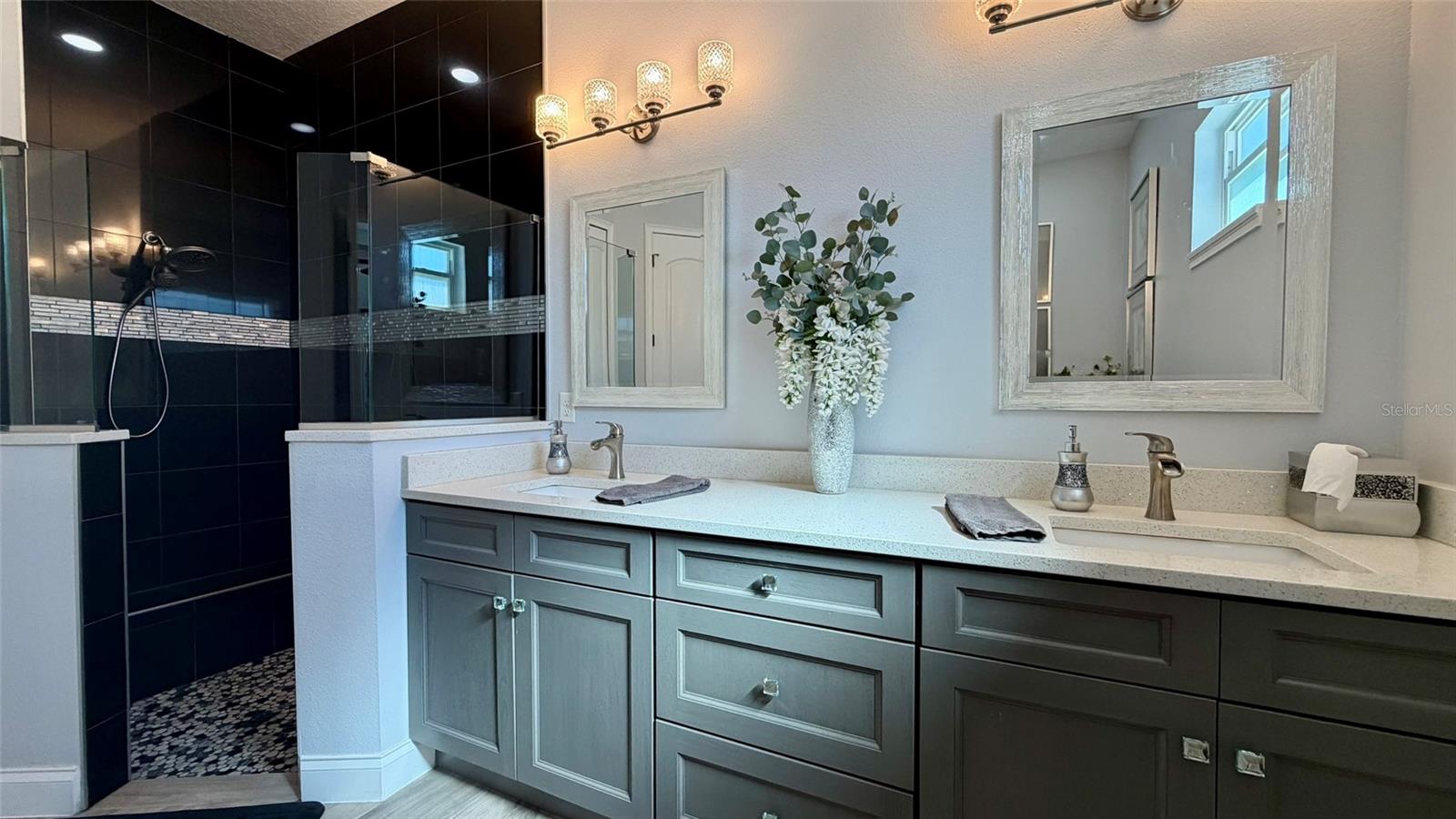 Image 20 of 47 For 20 Lake Success Drive