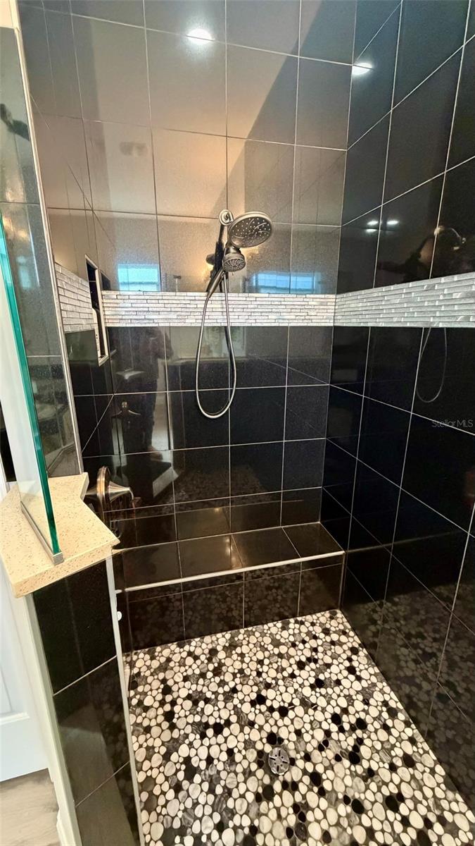 Image 21 of 47 For 20 Lake Success Drive